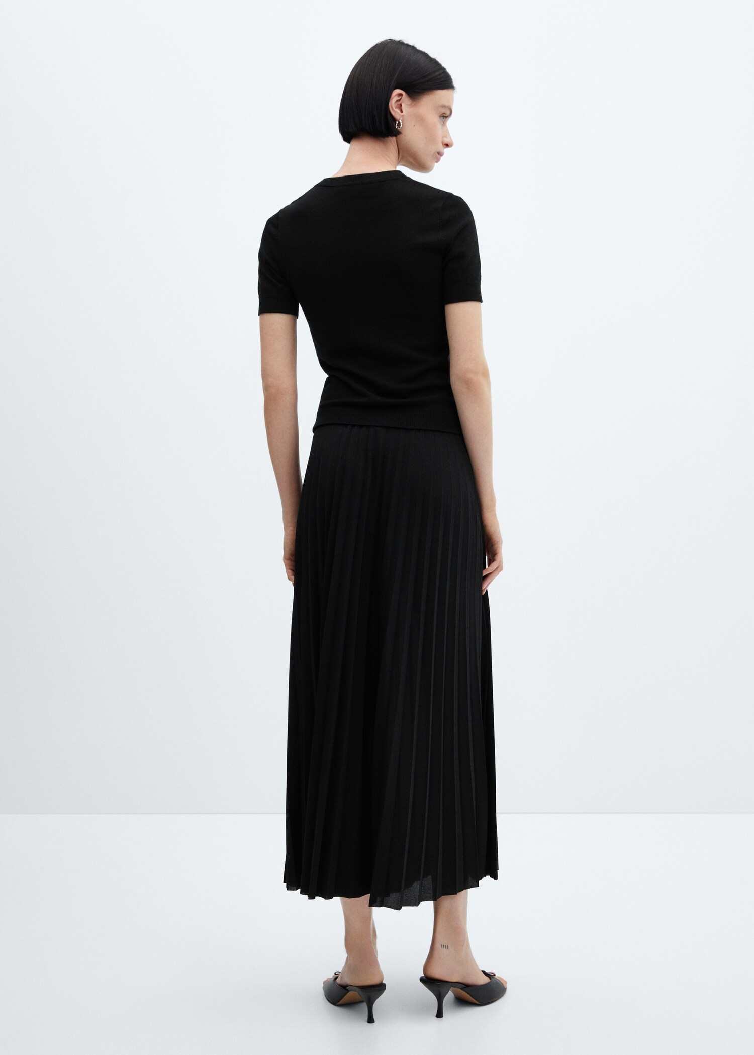 Pleated long skirt - Reverse of the article
