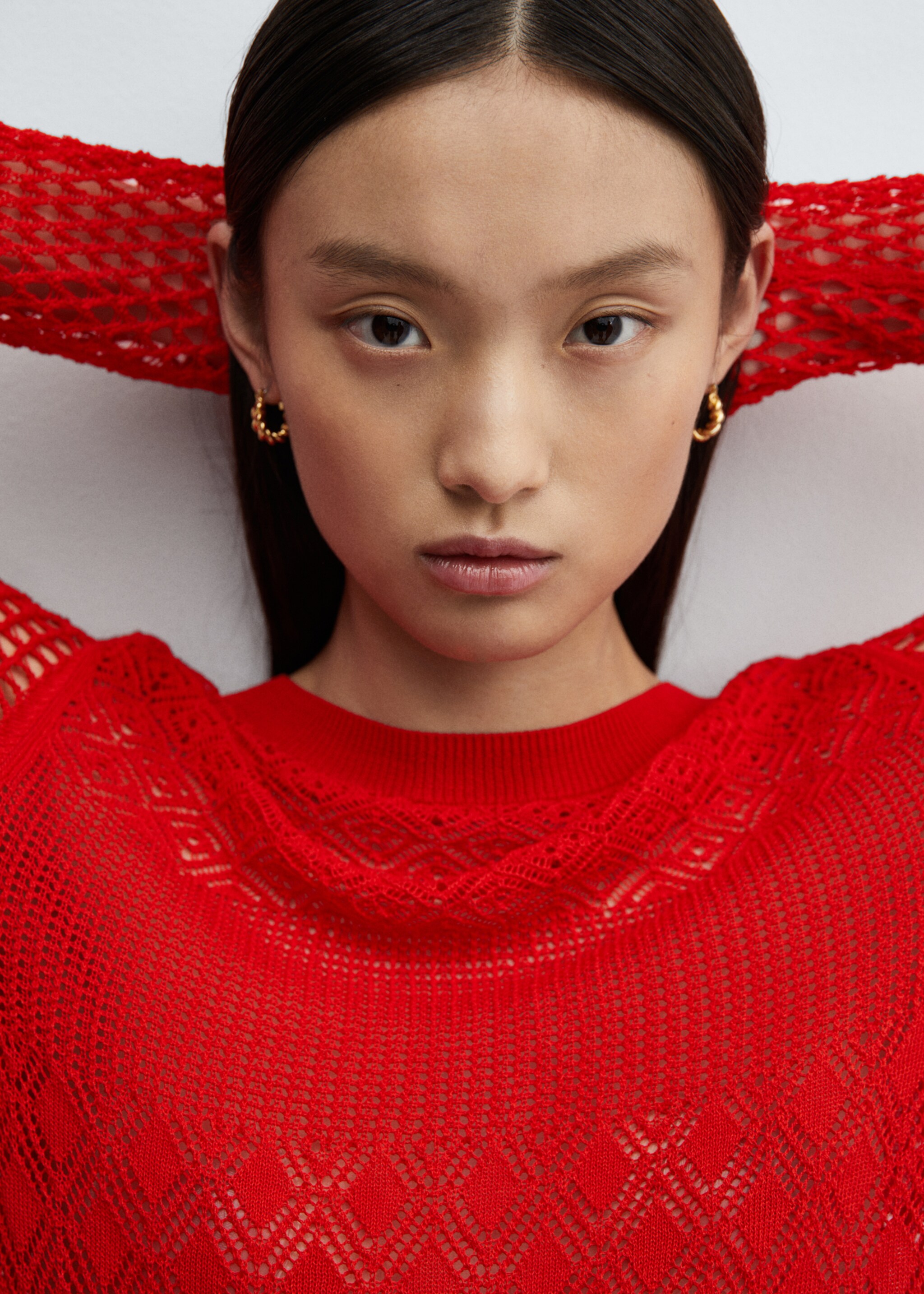 Strickpullover mit Lochmusterdetails - Detail des Artikels 1, Rot. Ref: 67080671-00.