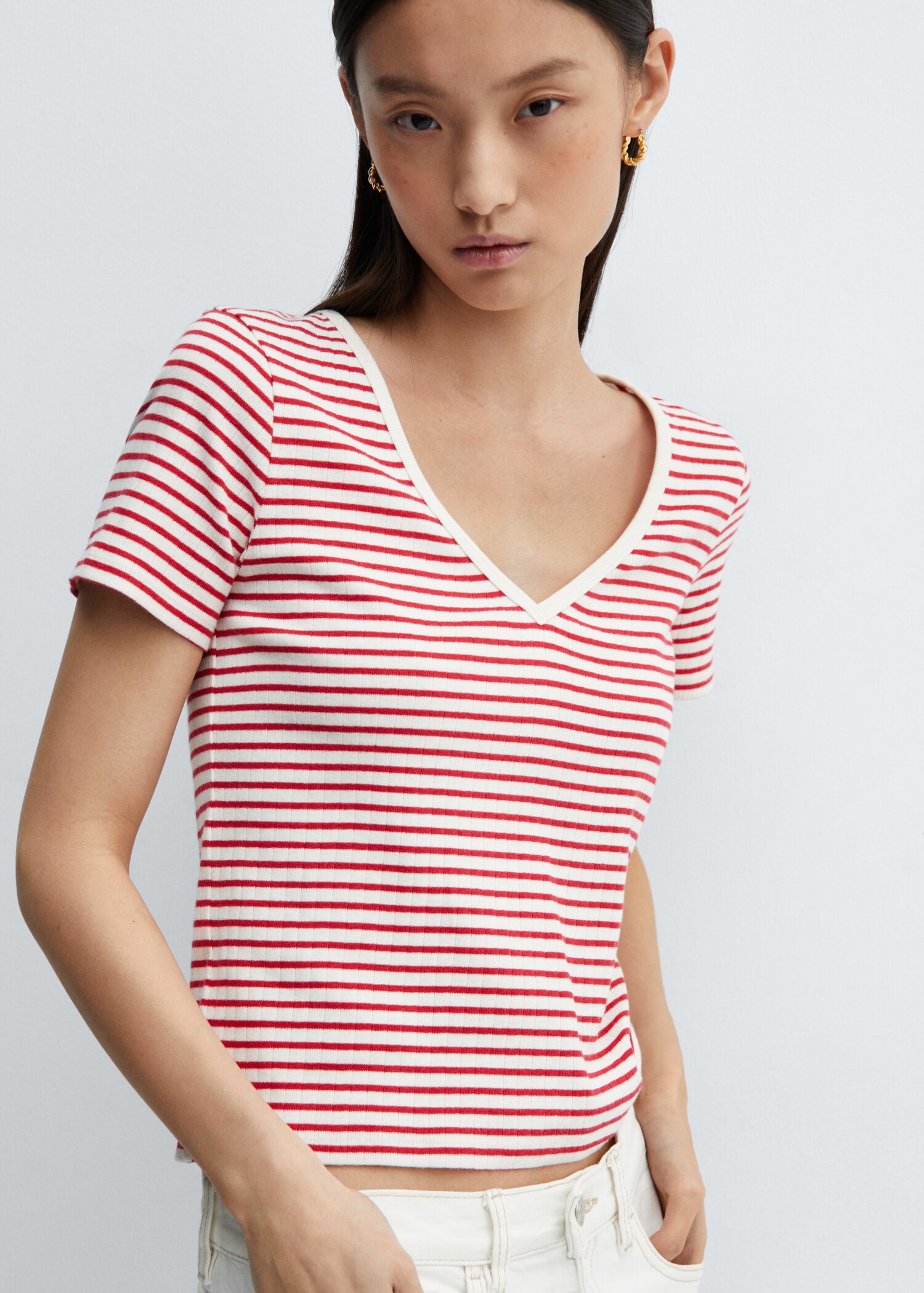 Streifen-T-Shirt mit V-Ausschnitt - Mittlere Ansicht