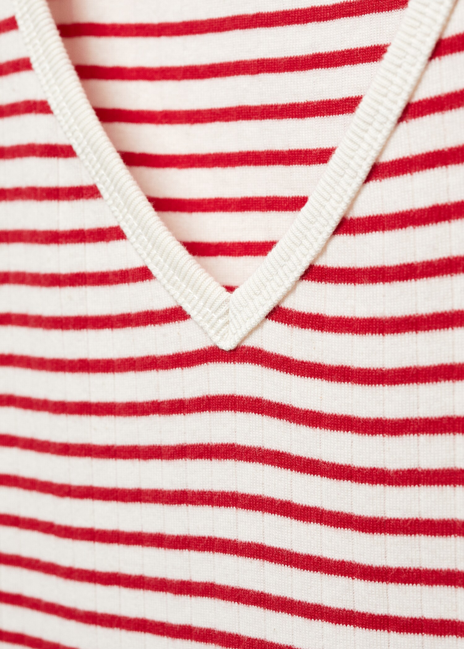 Streifen-T-Shirt mit V-Ausschnitt - Detail des Artikels 8
