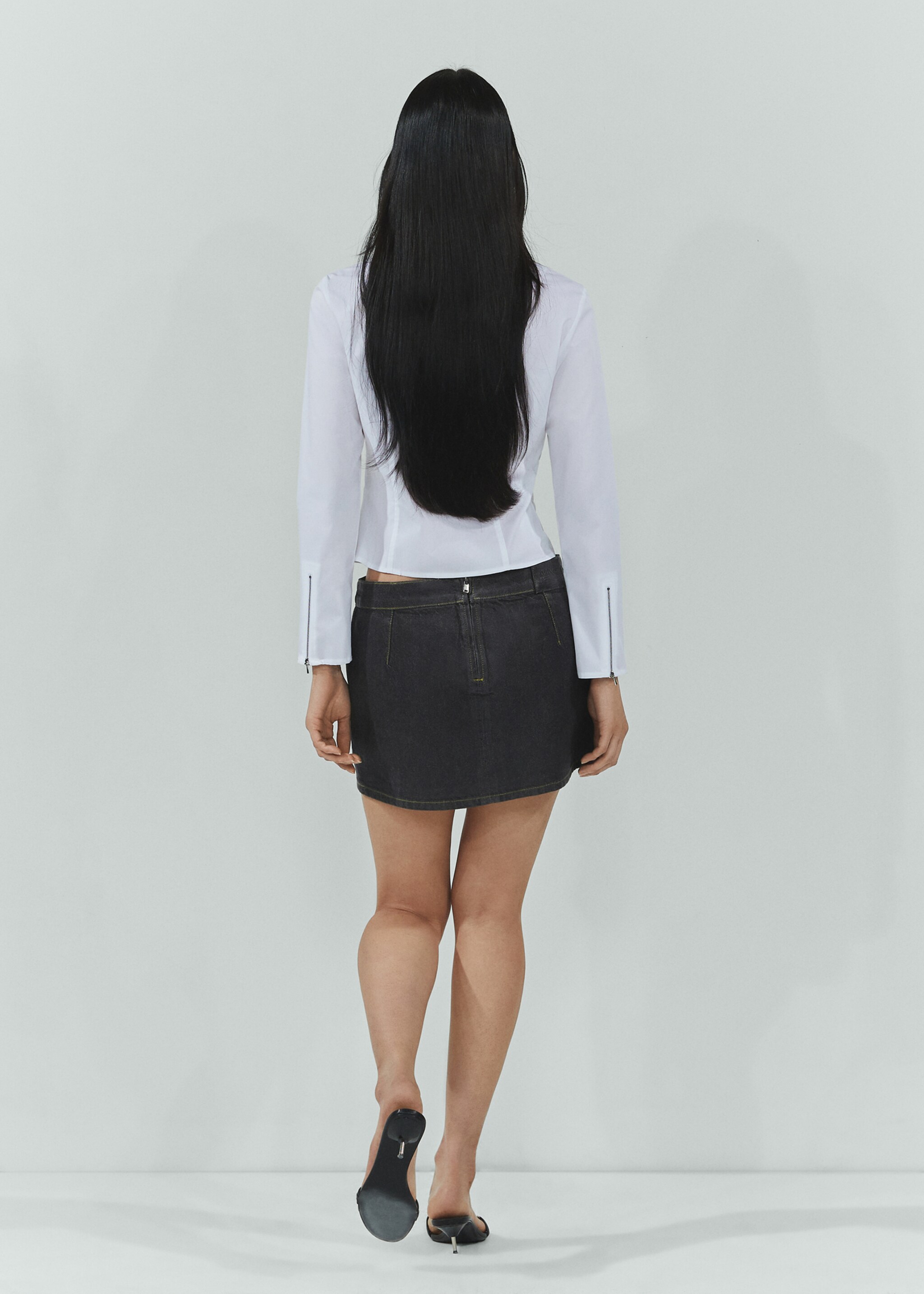 Low-rise foil mini-skirt - Reverse of the article, Open Grey. Ref: 67083698-00.