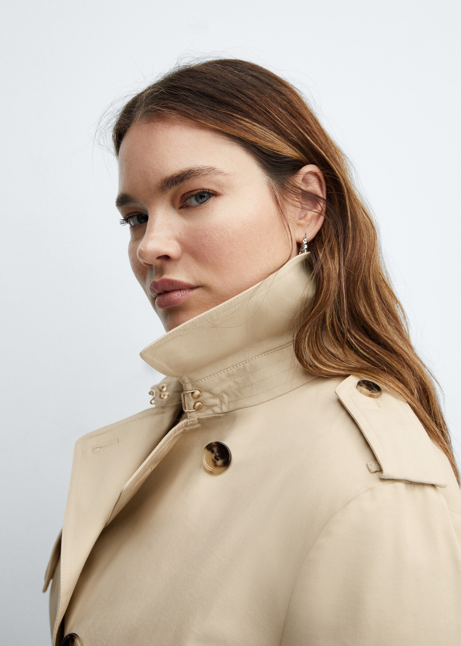 Klassischer Trenchcoat mit Gürtel - Detail des Artikels 4