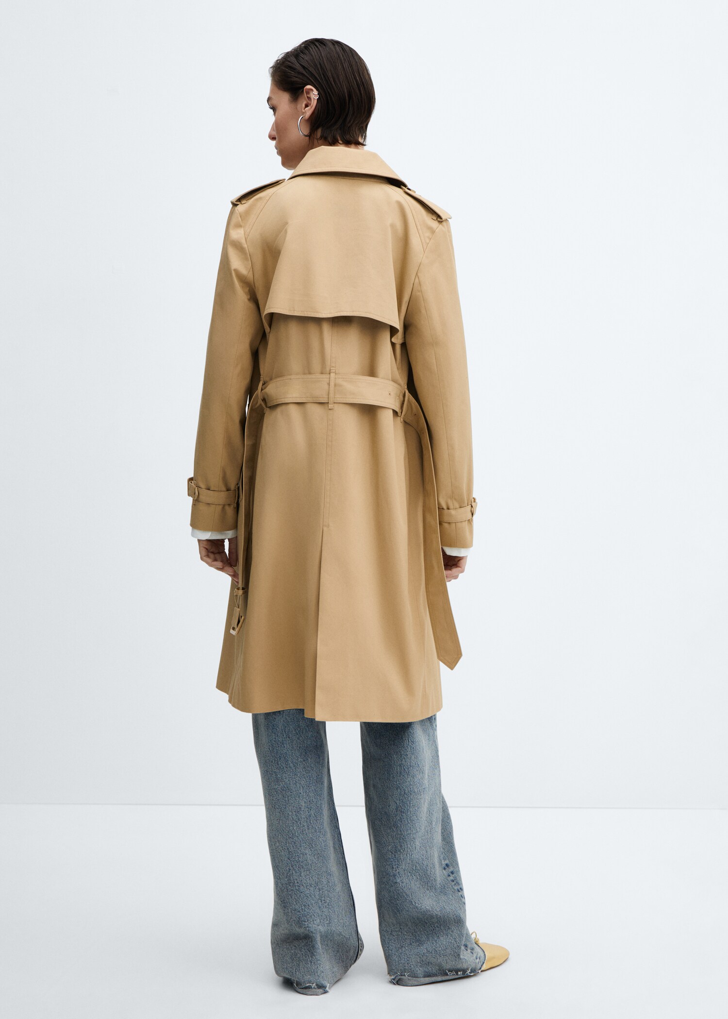 Klassischer Trenchcoat mit Gürtel - Rückseite des Artikels