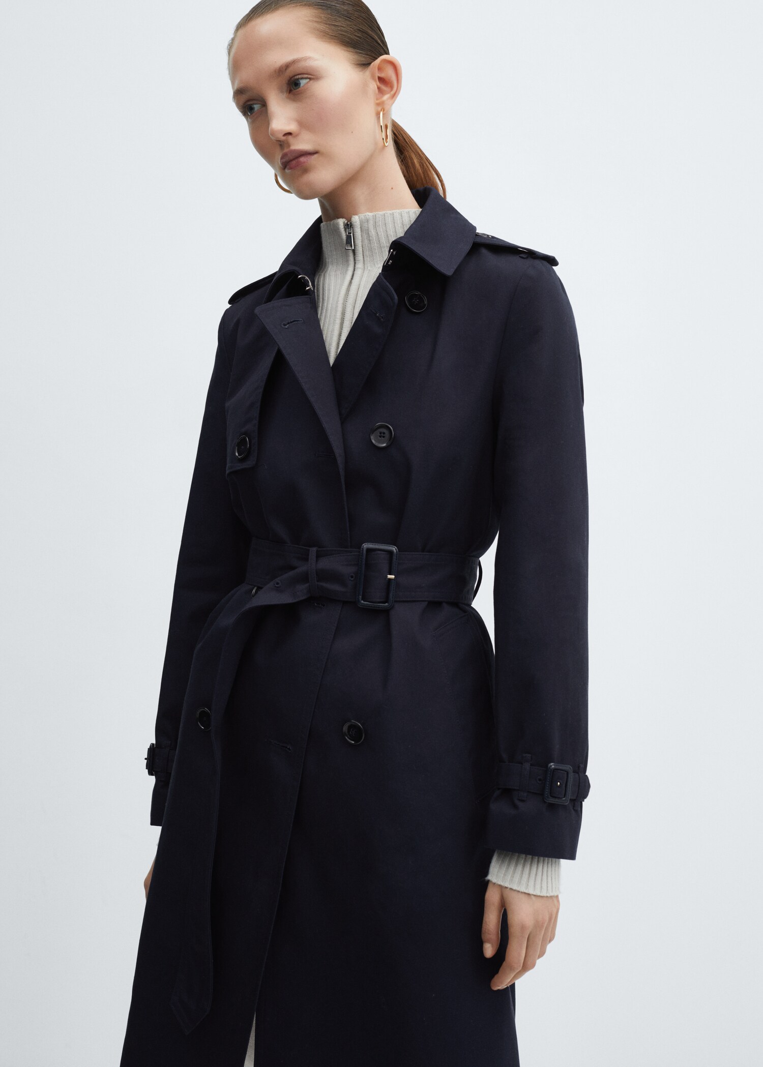 Klassischer Trenchcoat mit Gürtel - Mittlere Ansicht