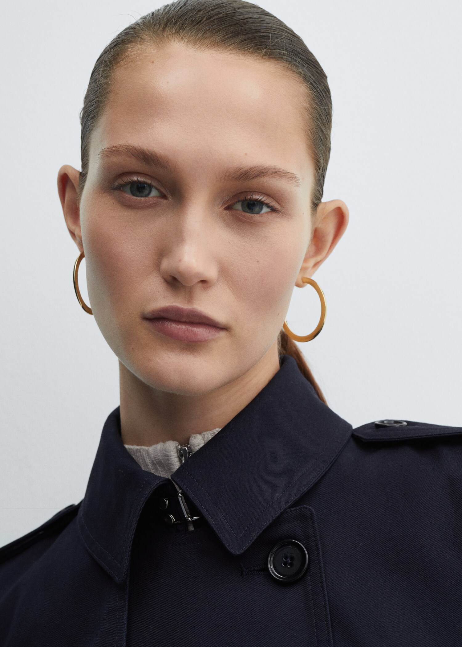 Klassischer Trenchcoat mit Gürtel - Detail des Artikels 2