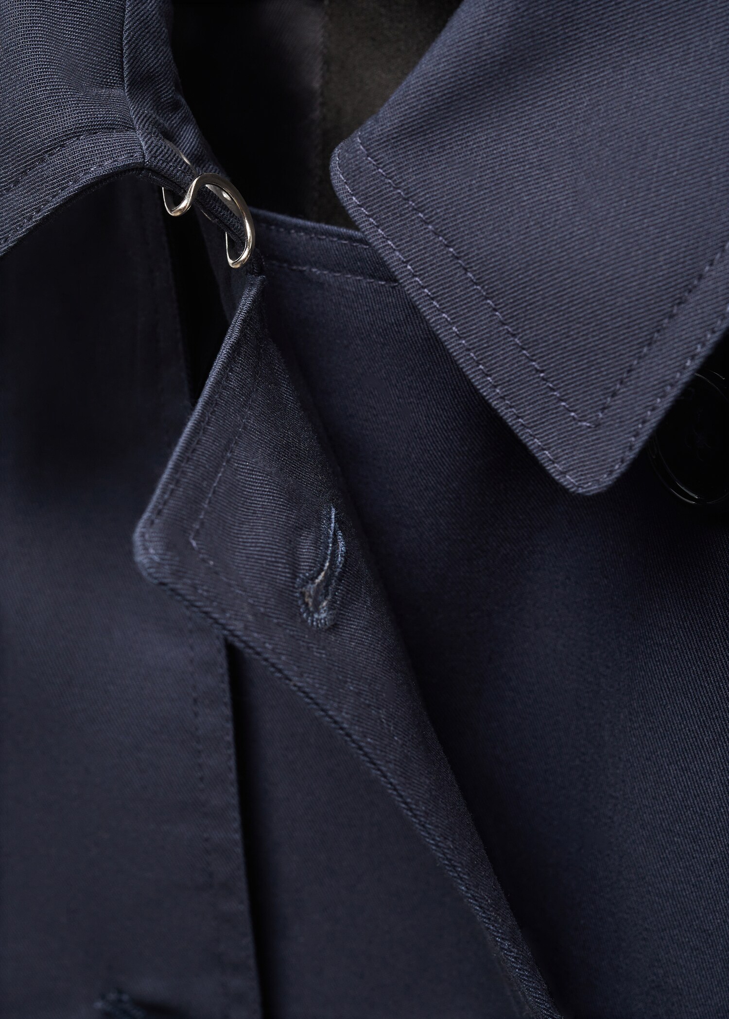 Klassischer Trenchcoat mit Gürtel - Detail des Artikels 8
