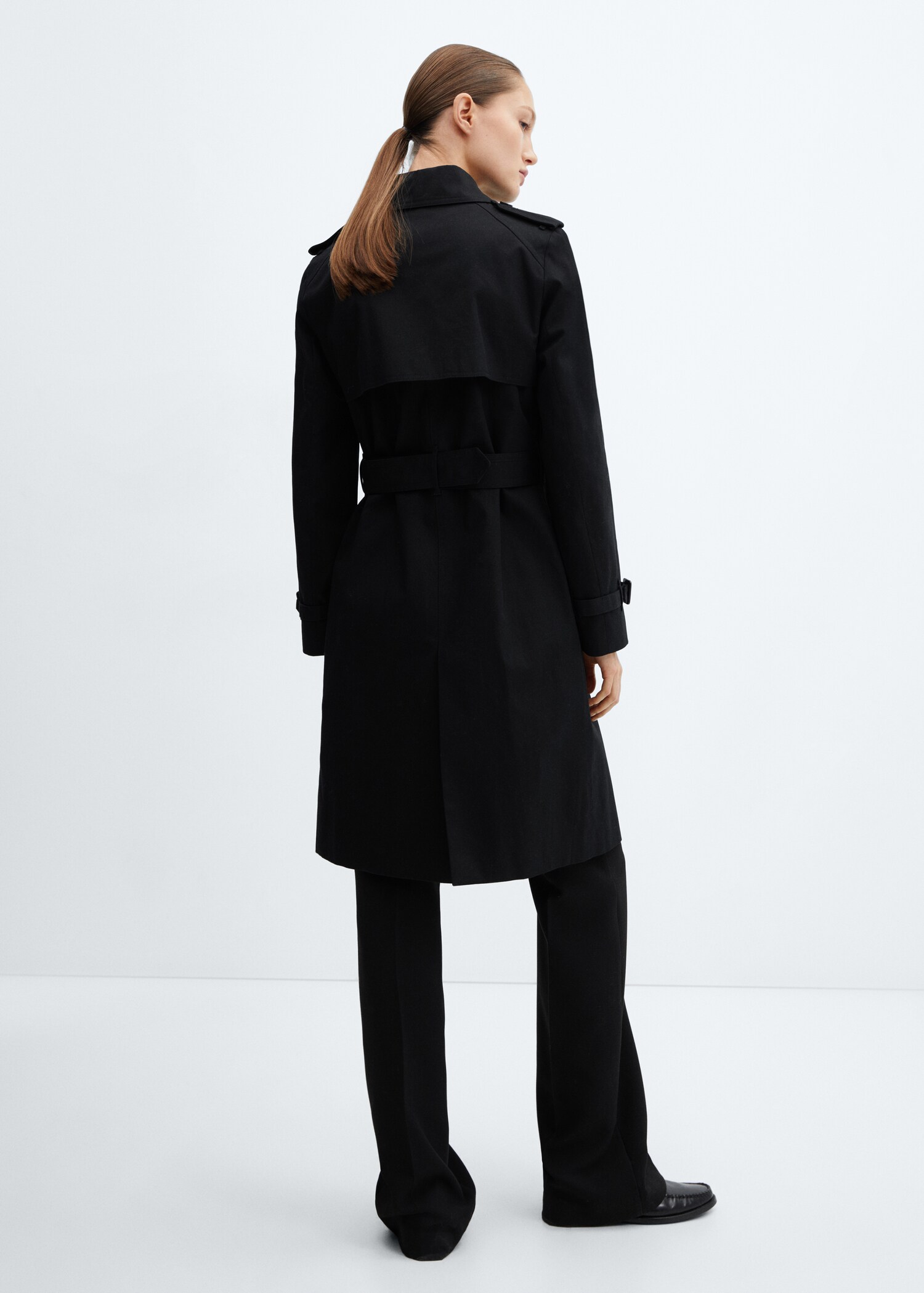 Klassischer Trenchcoat mit Gürtel - Rückseite des Artikels