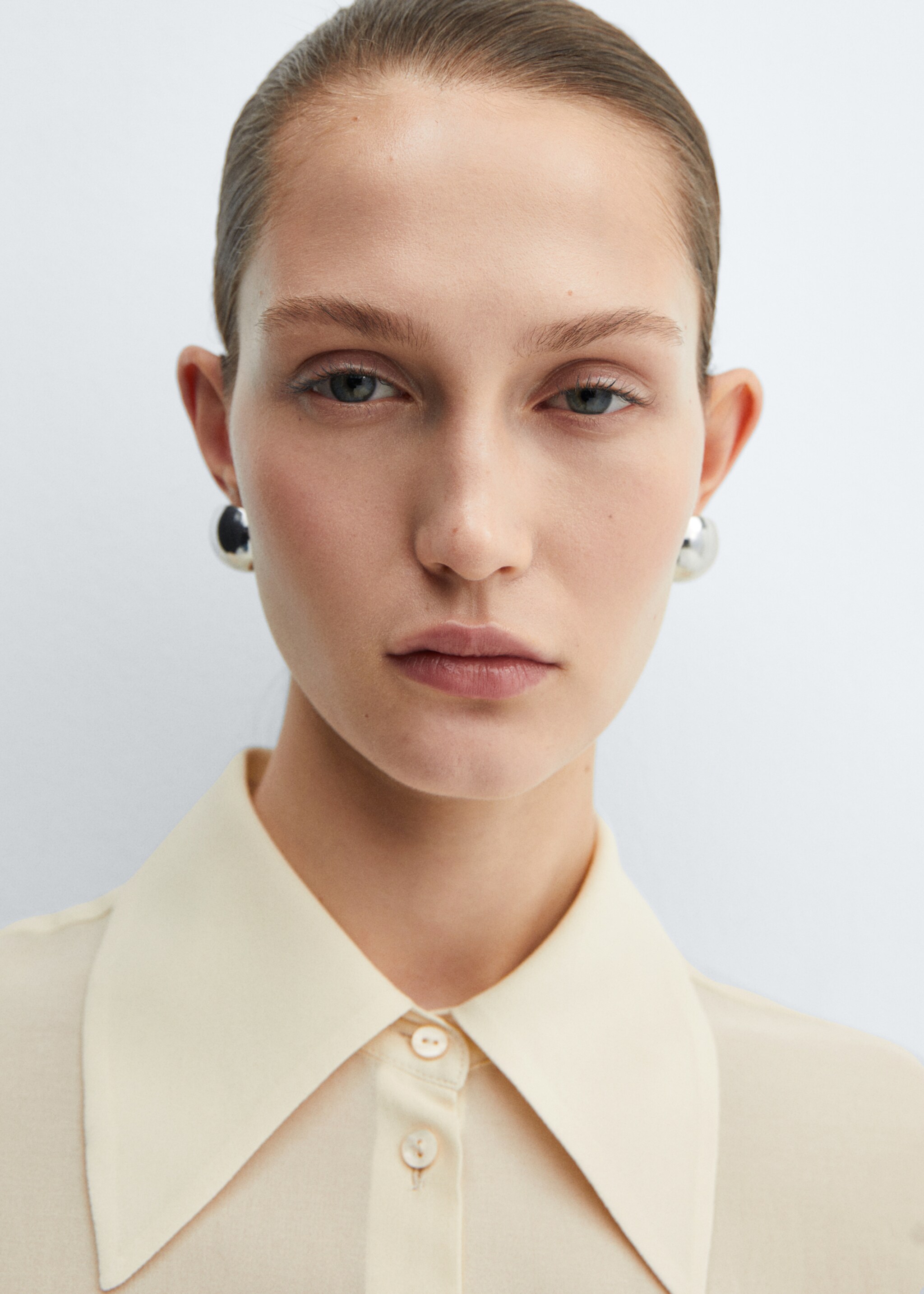 Fließende Bluse mit Knöpfen - Detail des Artikels 1