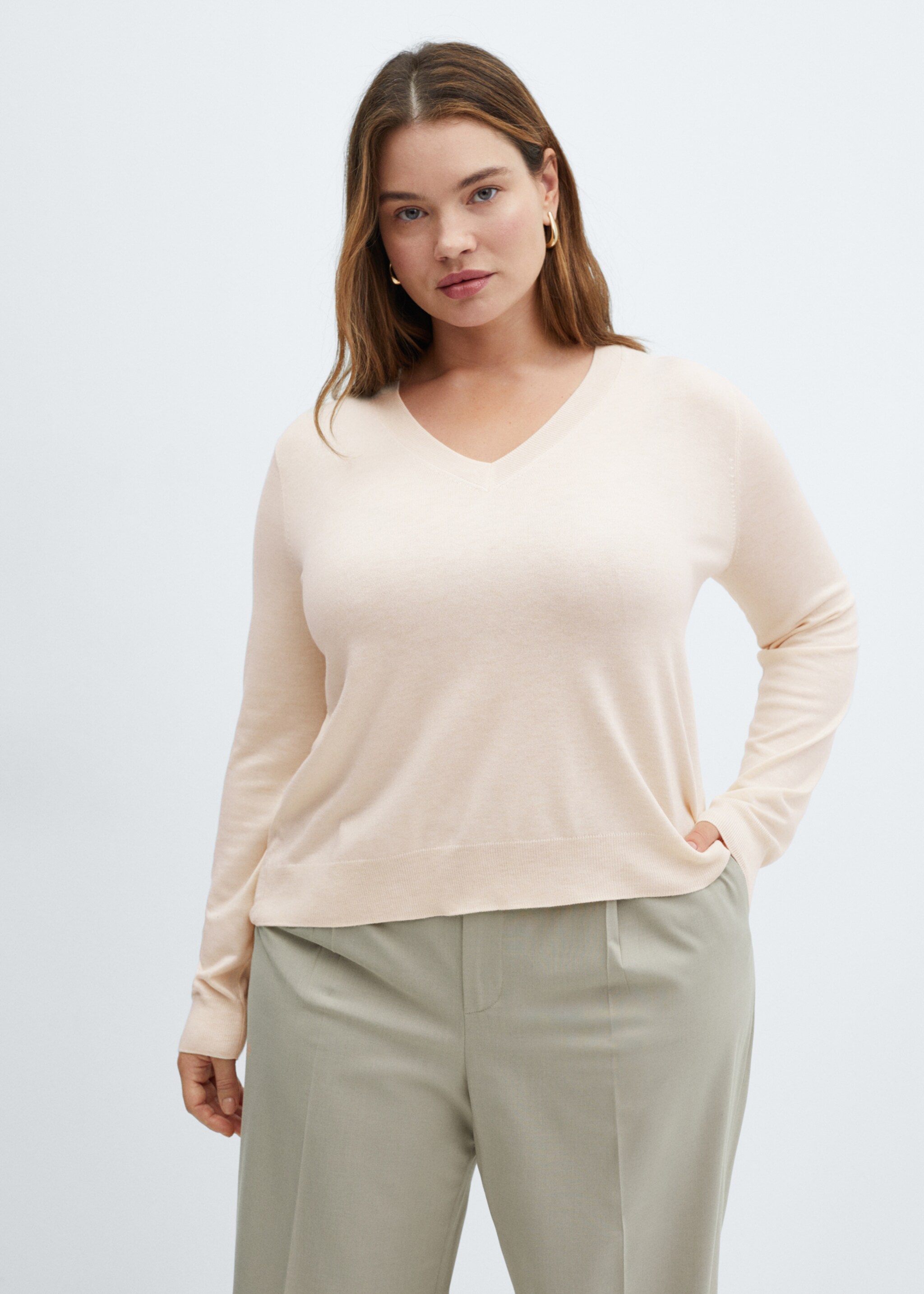 V-neck knit sweater - Details of the article 5, Ecru. Ref: 67084047-00.