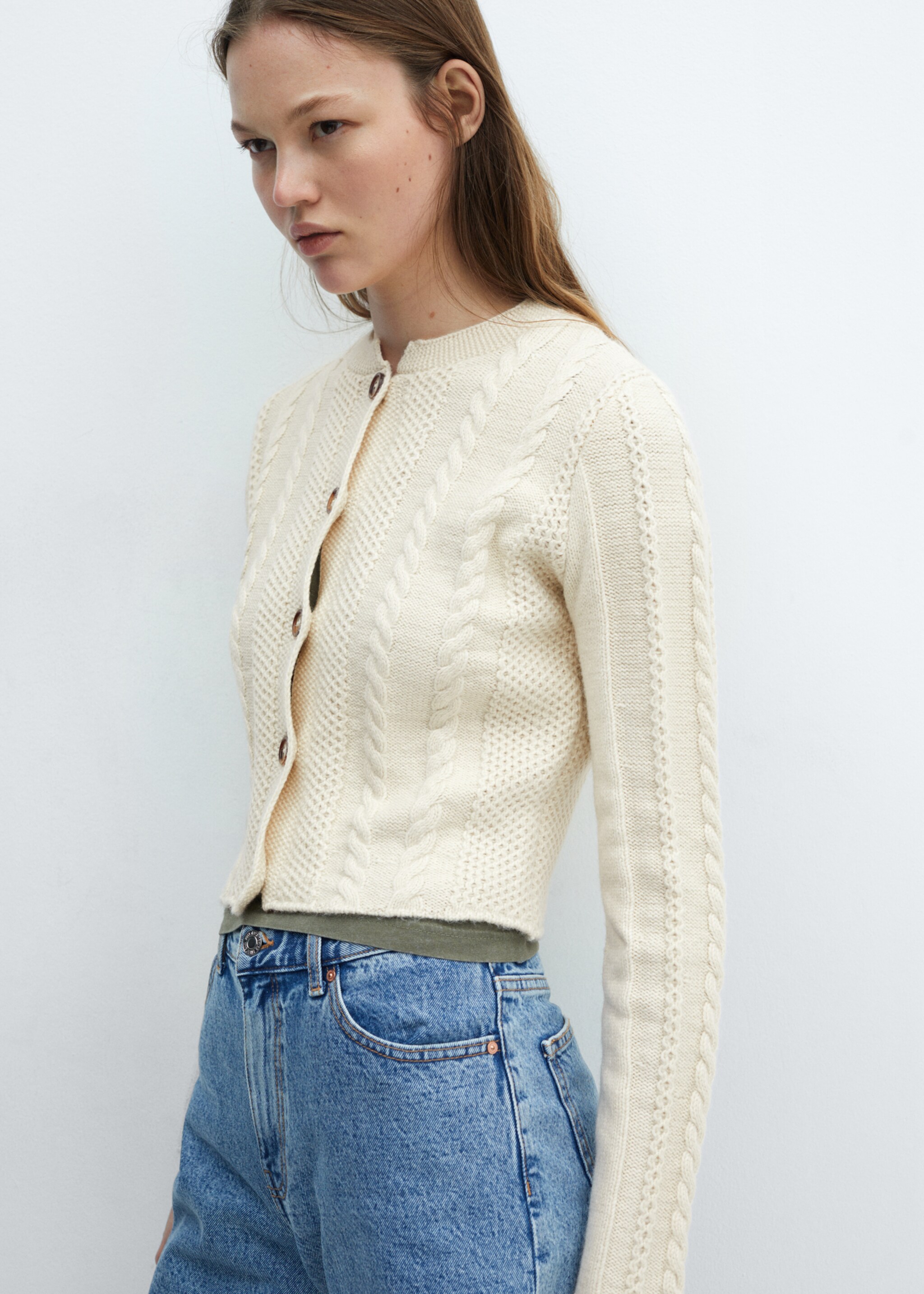 Buttoned knit braided cardigan - Details of the article 2, Ecru. Ref: 67084056-00.