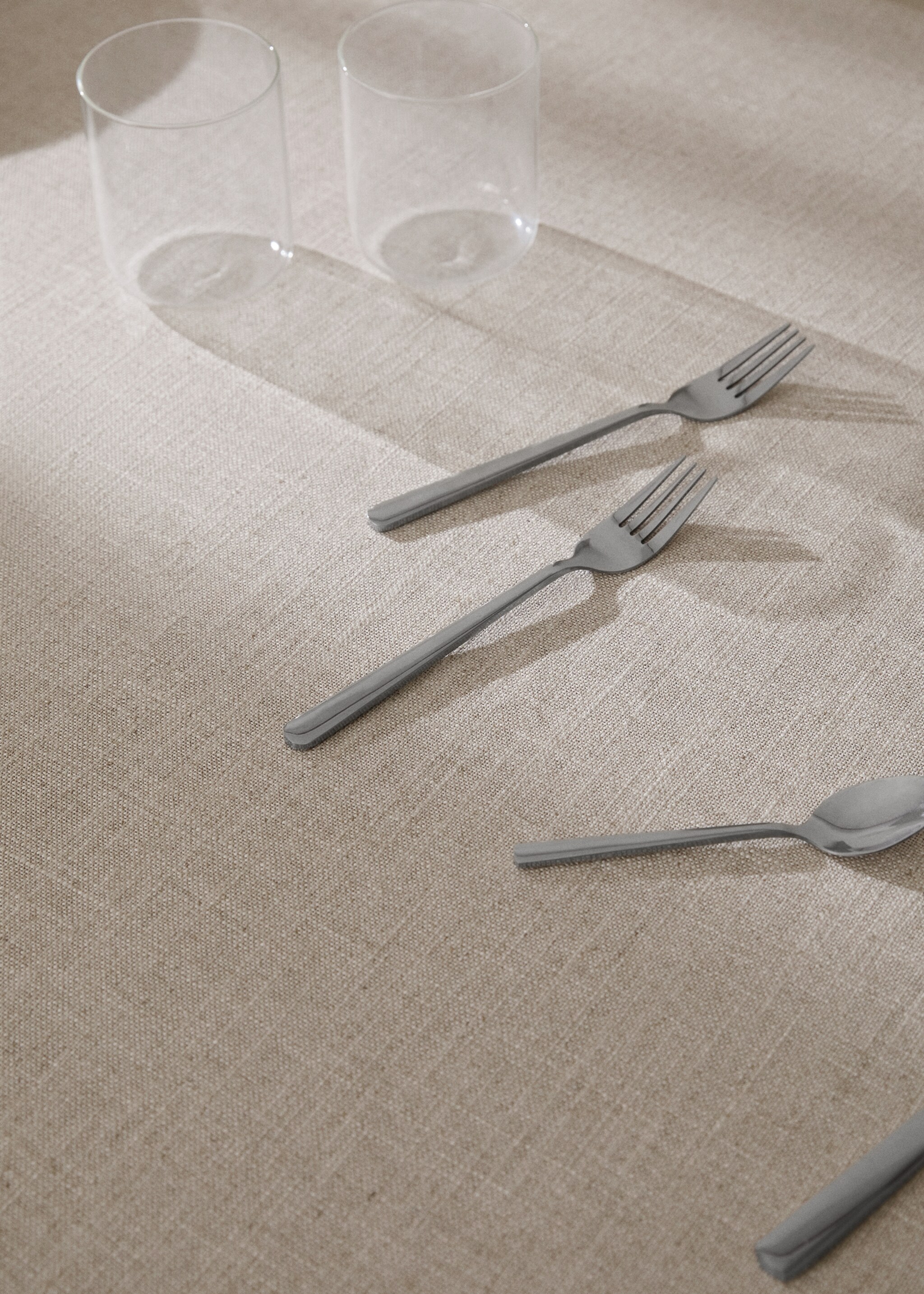 Water-repellent linen tablecloth 150x200cm - Details of the article 8, Sand. Ref: 67084065-00.