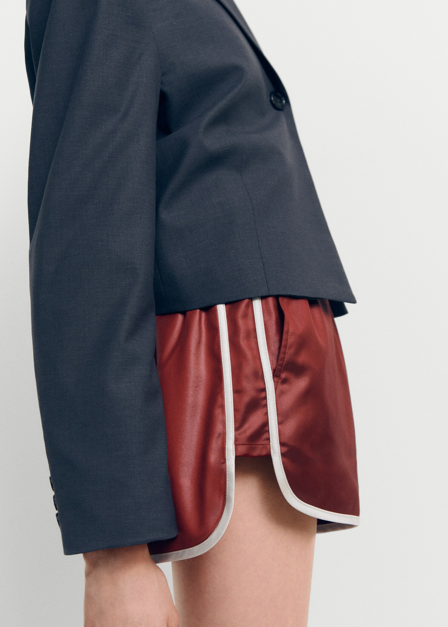 Satin shorts with elastic waist - Details of the article 6