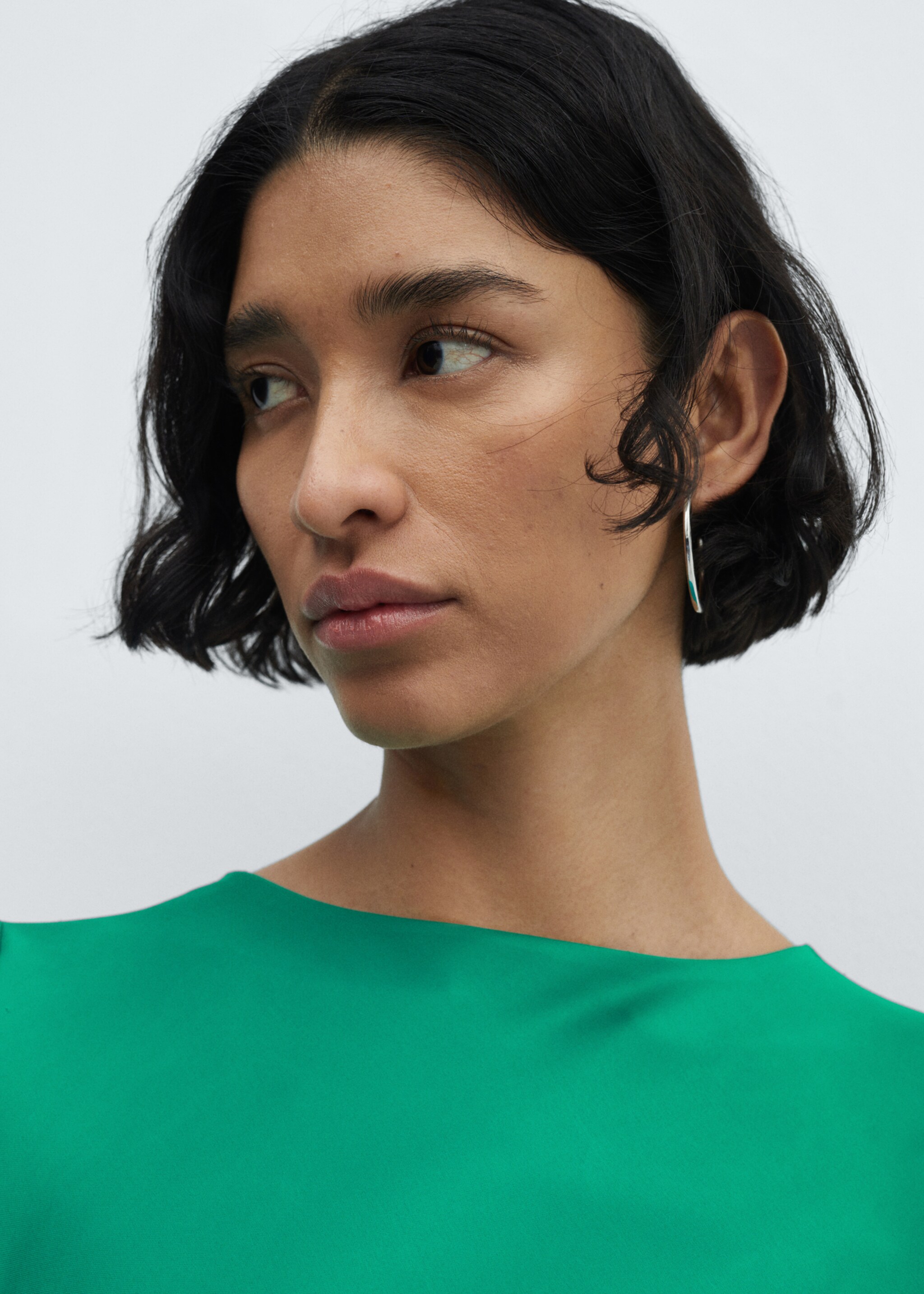 Flared-sleeve satin dress - Details of the article 1