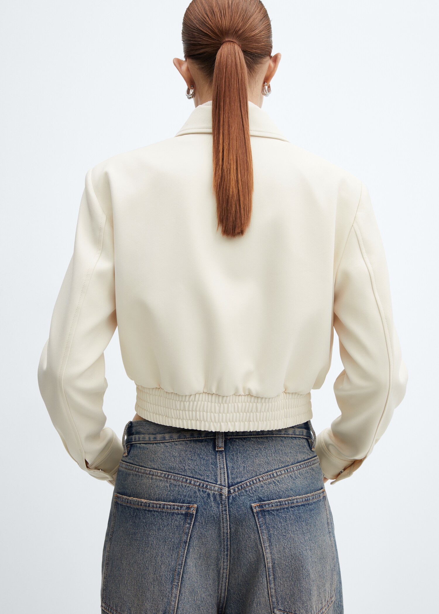 Crop-Jacke mit Schulterpolstern - Rückseite des Artikels