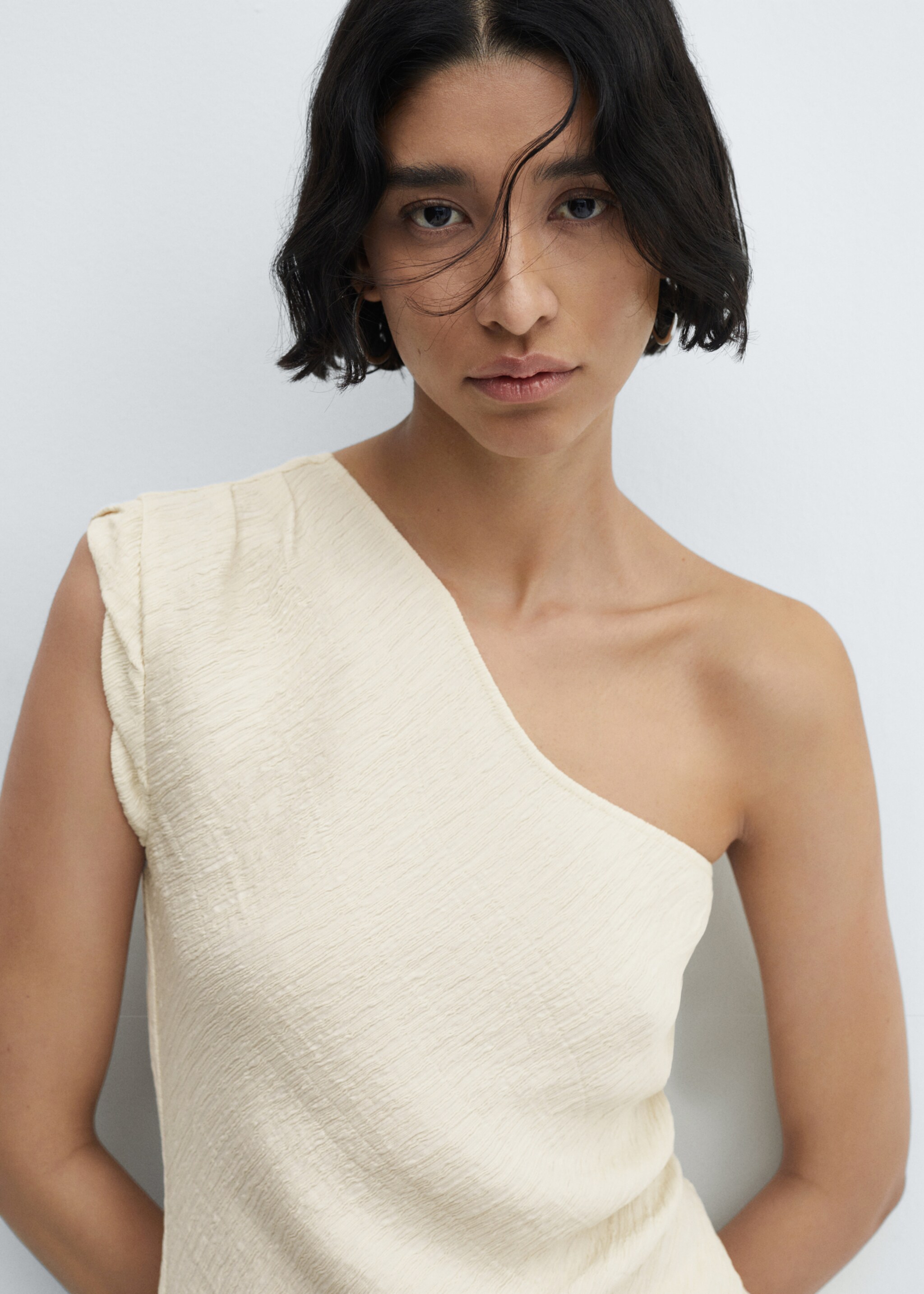 Asymmetrical textured top - Details of the article 1, Off White. Ref: 67085725-00.