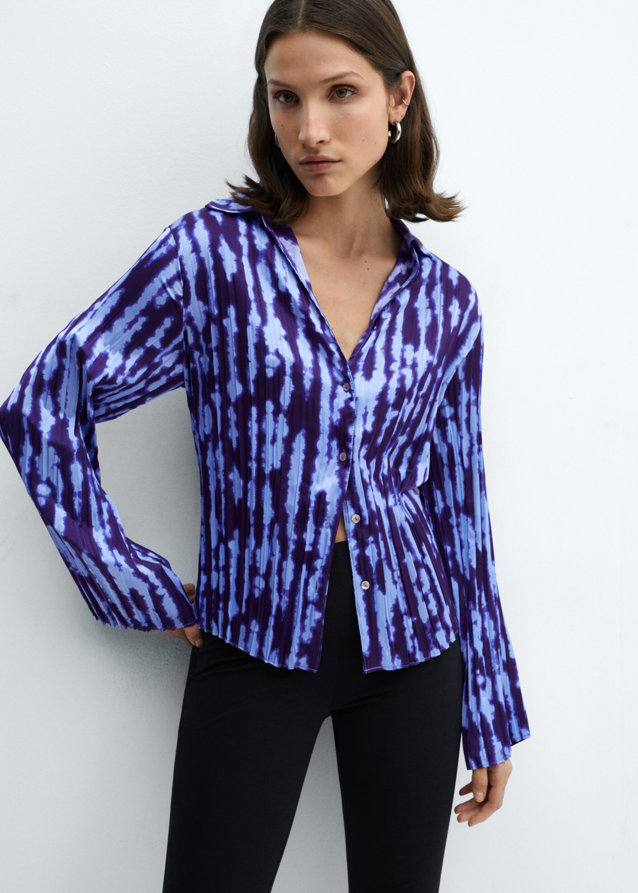 Gemustertes Hemd mit Raffdetails - Mittlere Ansicht