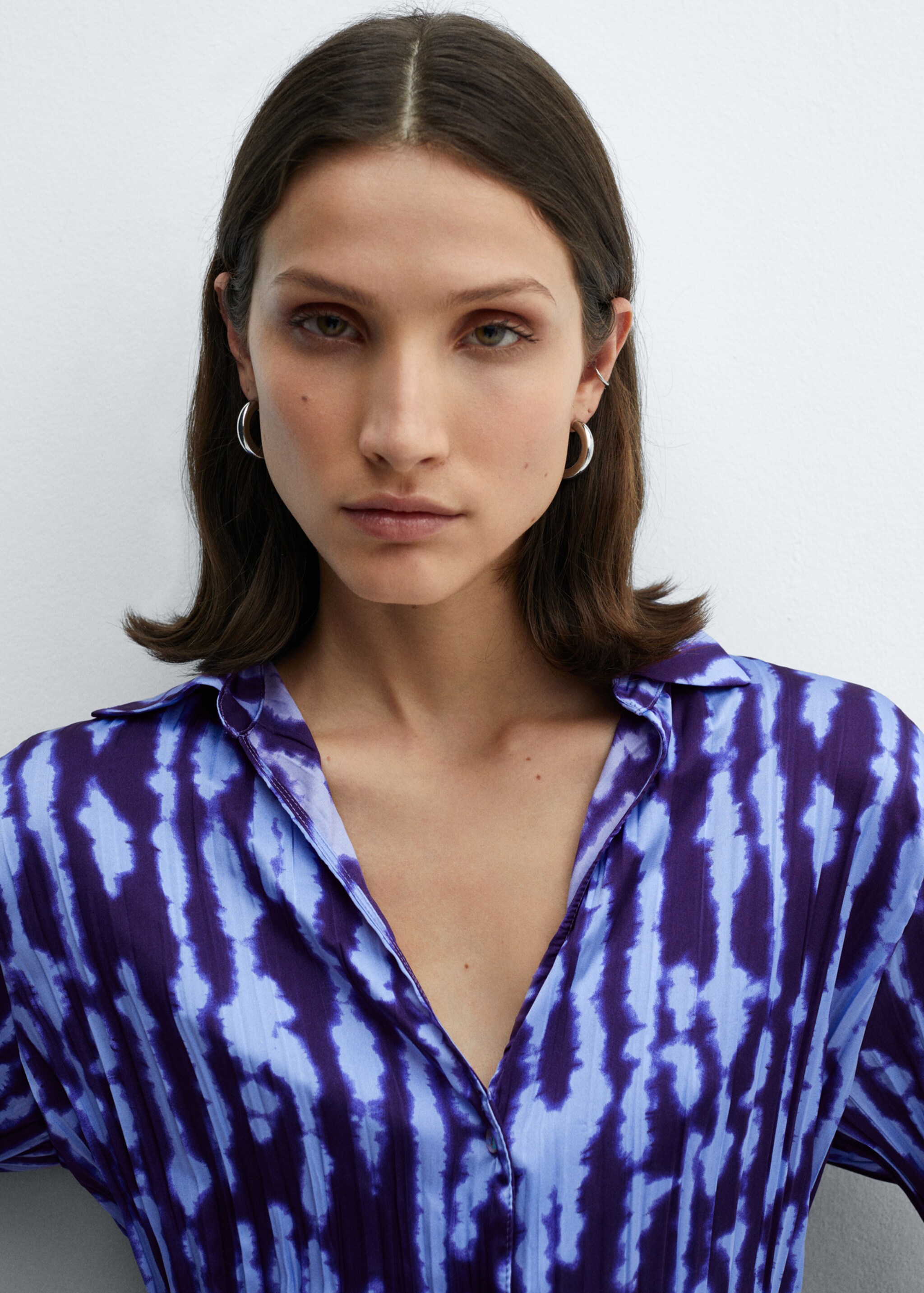 Gemustertes Hemd mit Raffdetails - Detail des Artikels 1