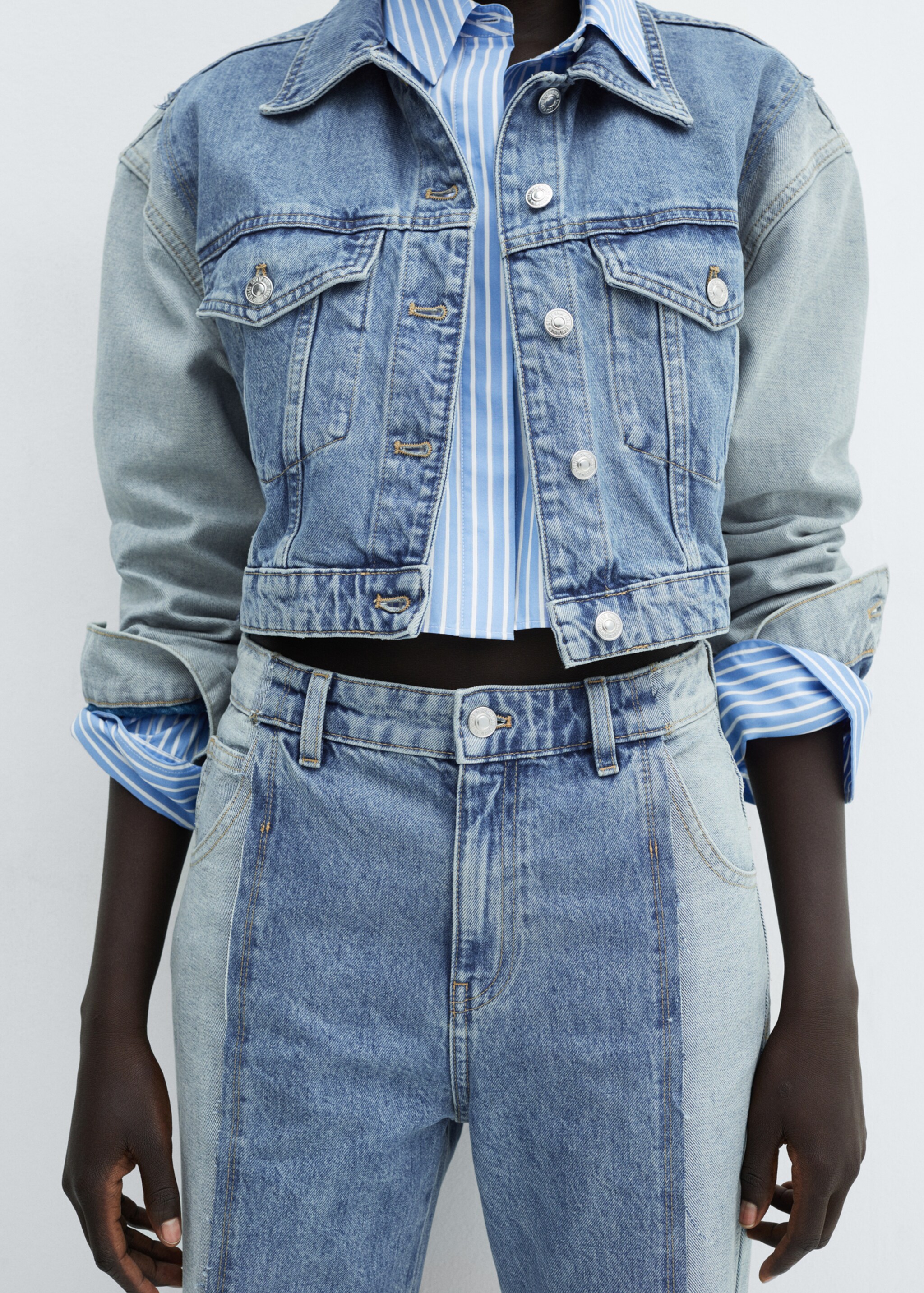 Zweifarbige Jeans mit gerader Passform - Detail des Artikels 4