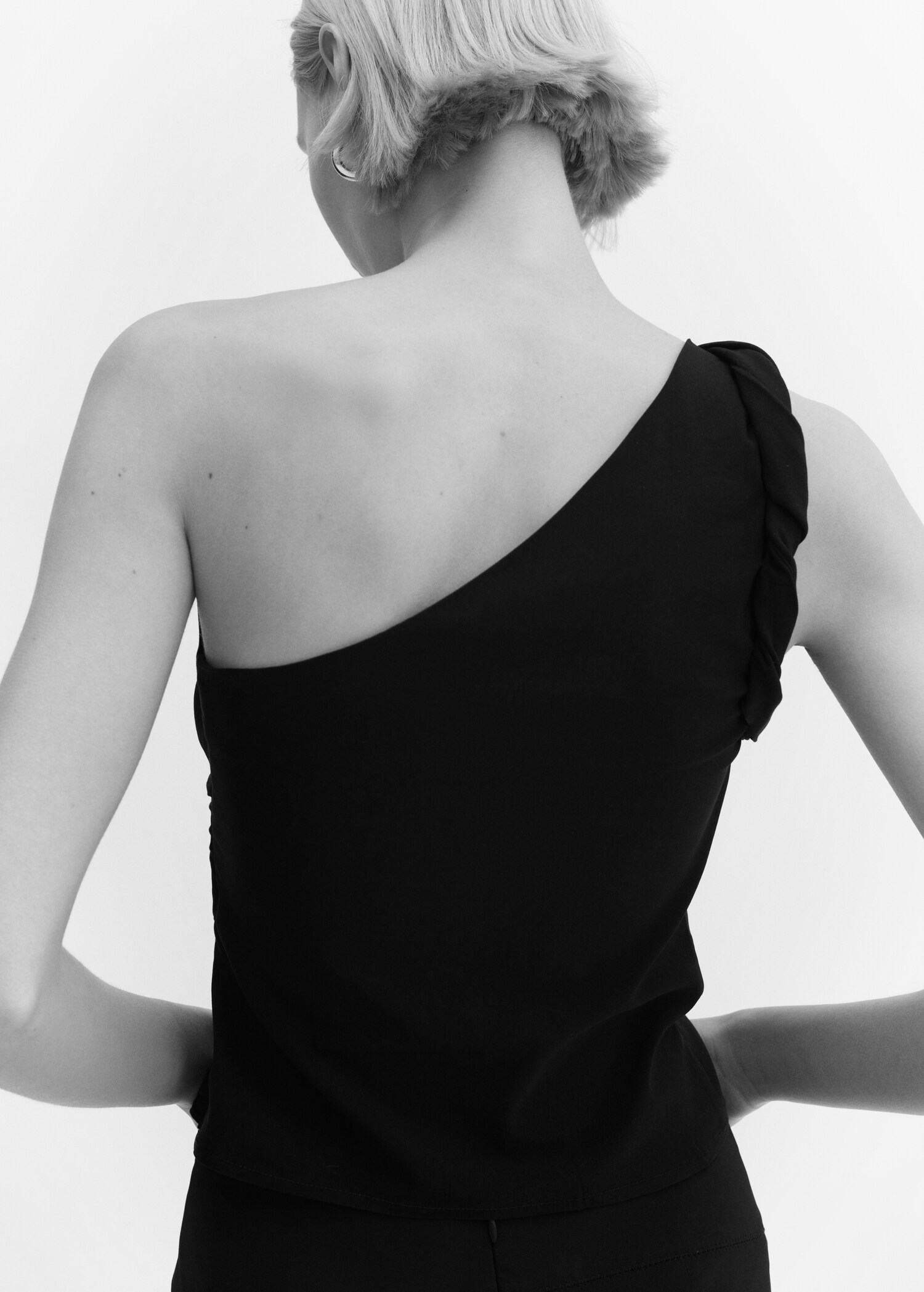 Asymmetric ruched top - Details of the article 6