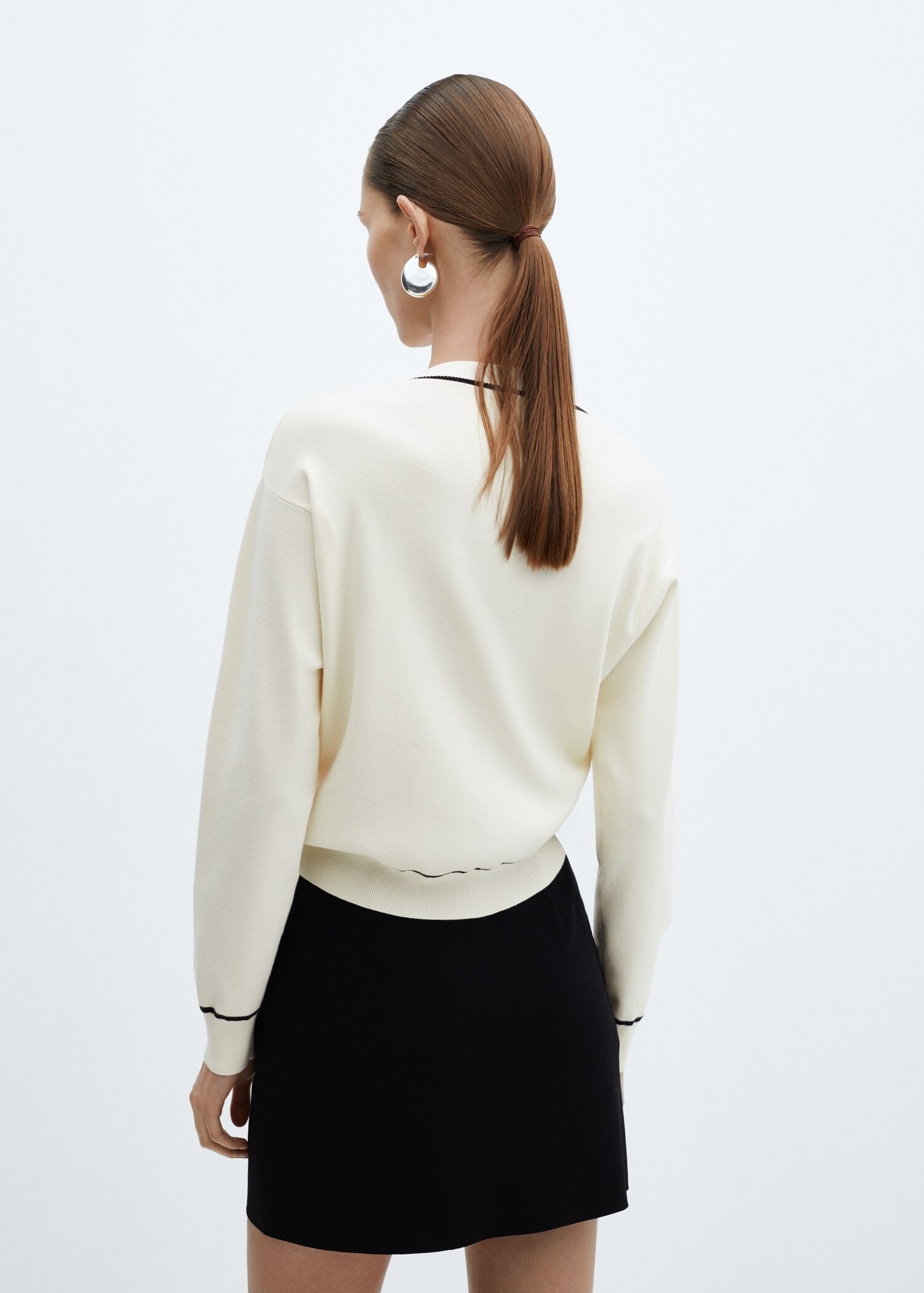 Cardigan mit Kontrastborten - Rückseite des Artikels
