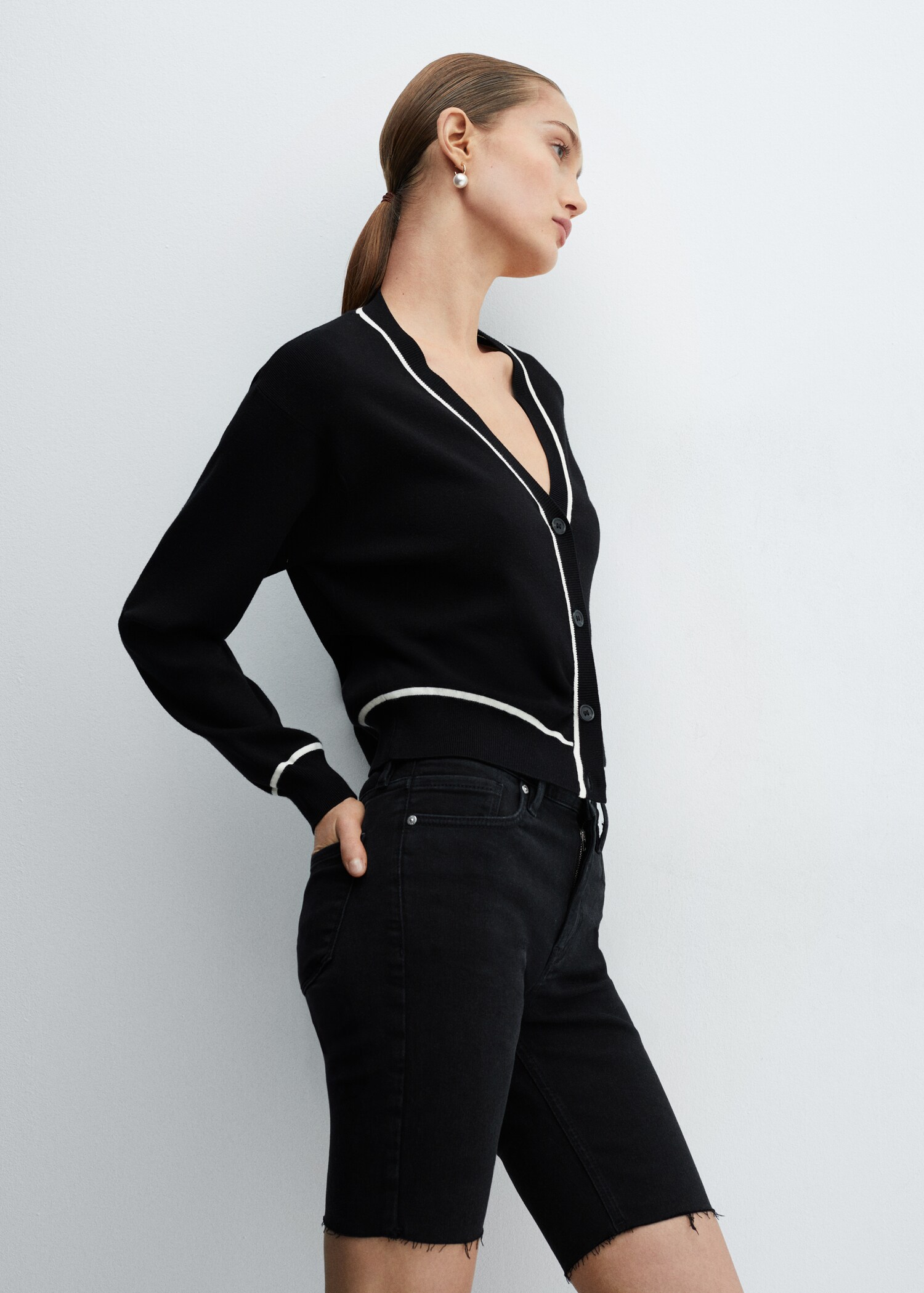 Cardigan mit Kontrastborten - Mittlere Ansicht