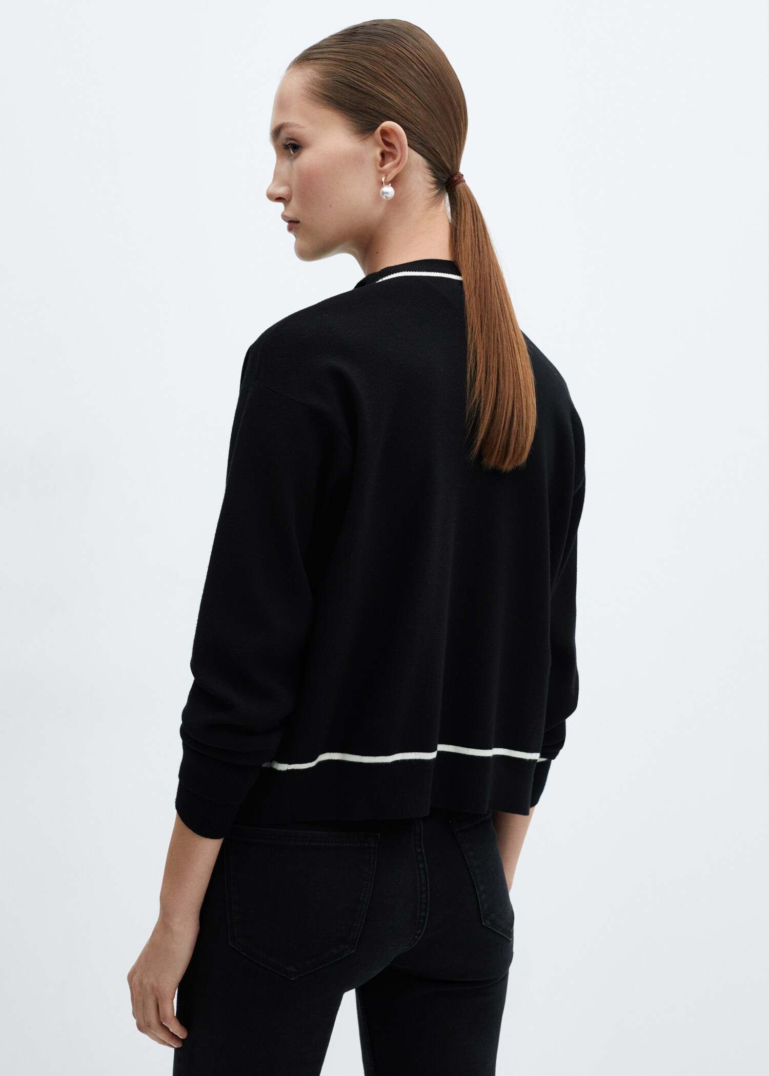 Cardigan mit Kontrastborten - Rückseite des Artikels