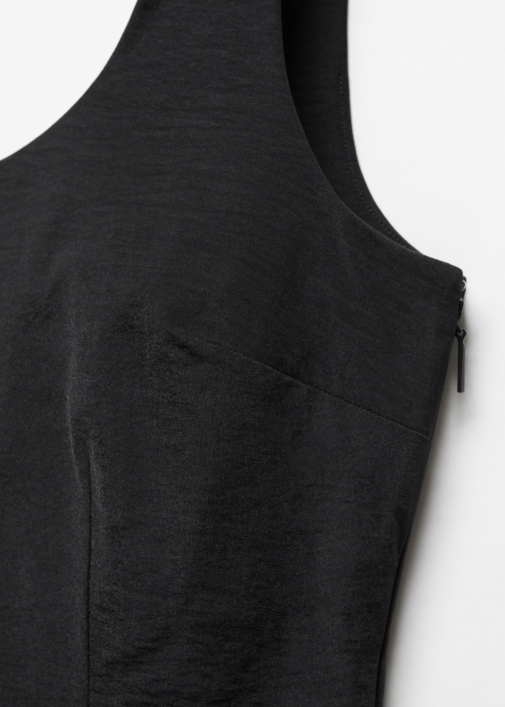 Kurzes Kleid mit tiefem Ausschnitt - Detail des Artikels 8