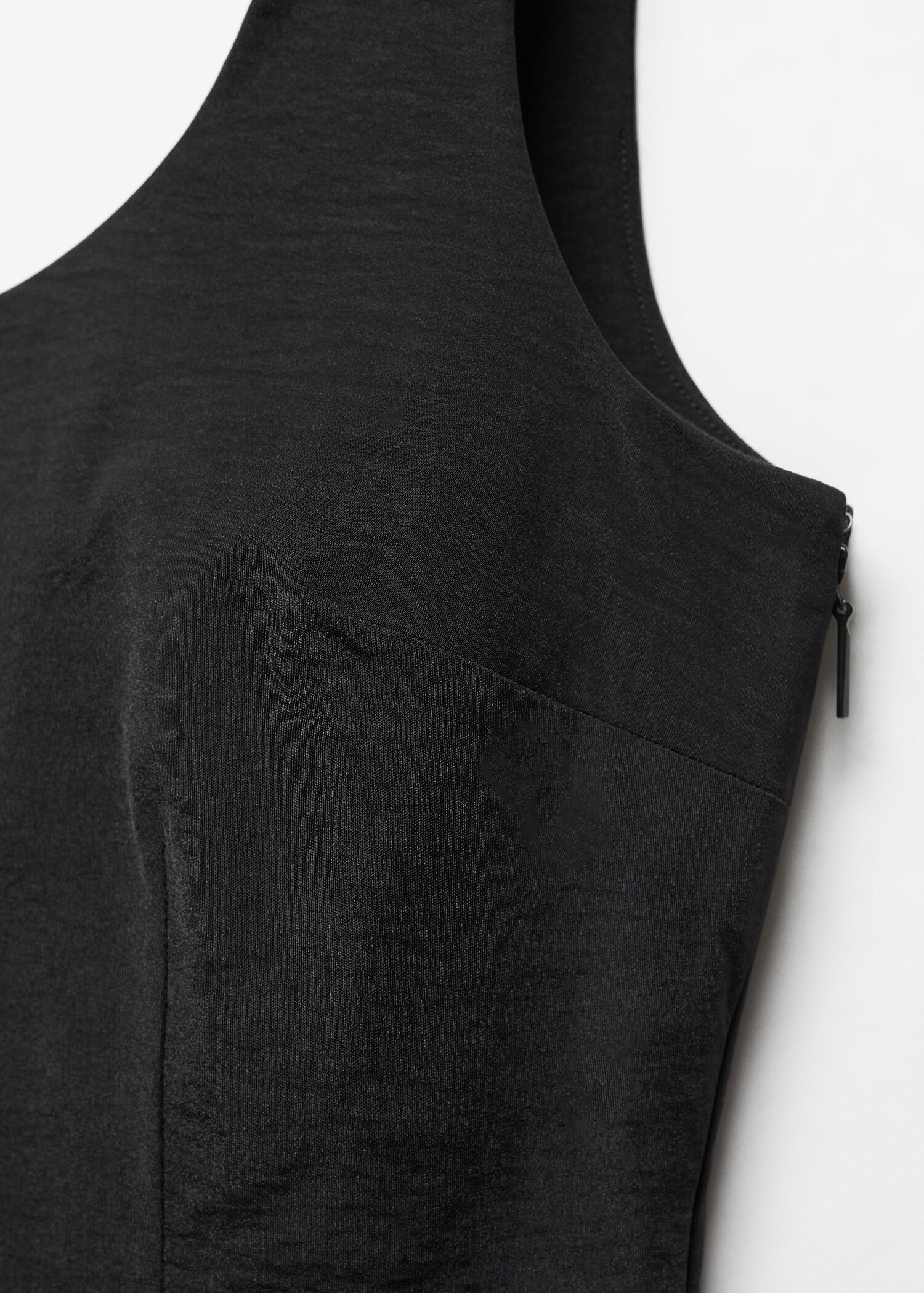 Short low-neck dress - Details of the article 8