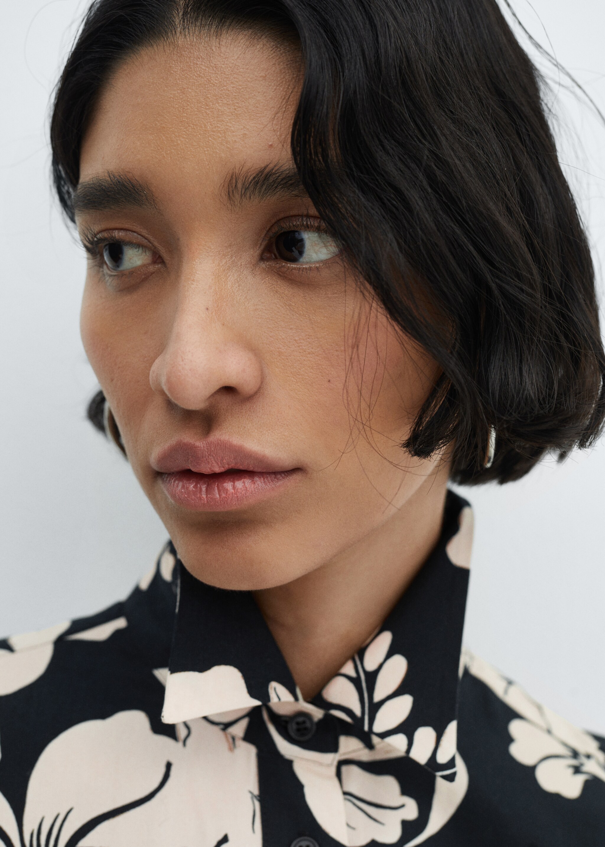 100% cotton floral-print shirt - Details of the article 1, Black. Ref: 67085751-00.