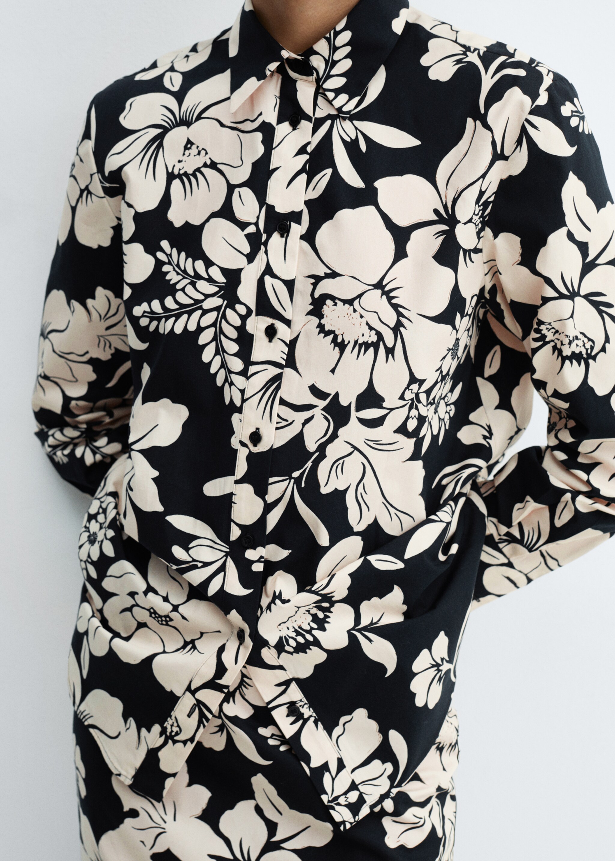 100% cotton floral-print shirt - Details of the article 6, Black. Ref: 67085751-00.