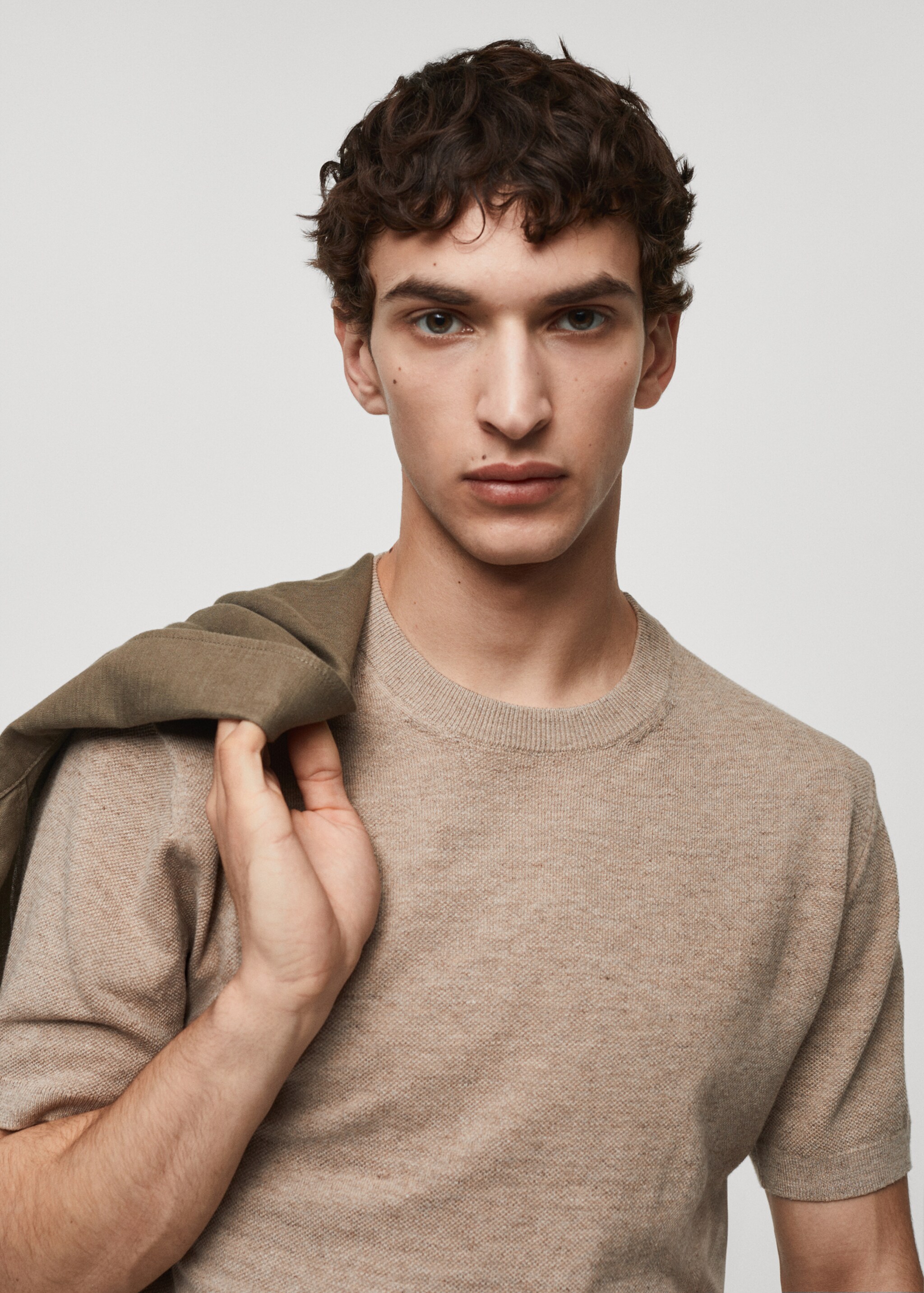 Structured cotton knit t-shirt - Details of the article 1, Sand. Ref: 67085980-00.