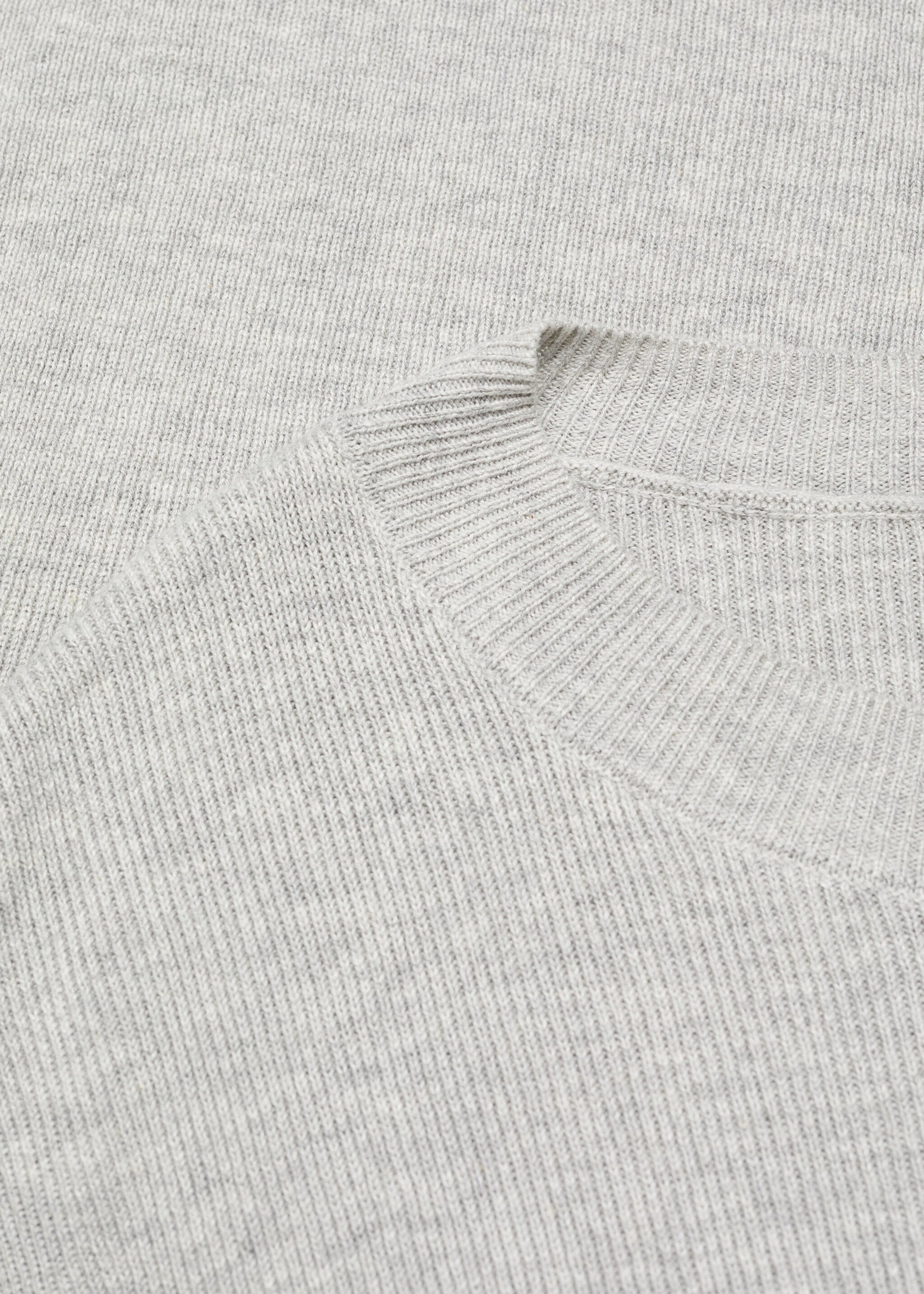 Round-neck knitted sweater - Details of the article 8, Light Heather Grey. Ref: 67085989-00.
