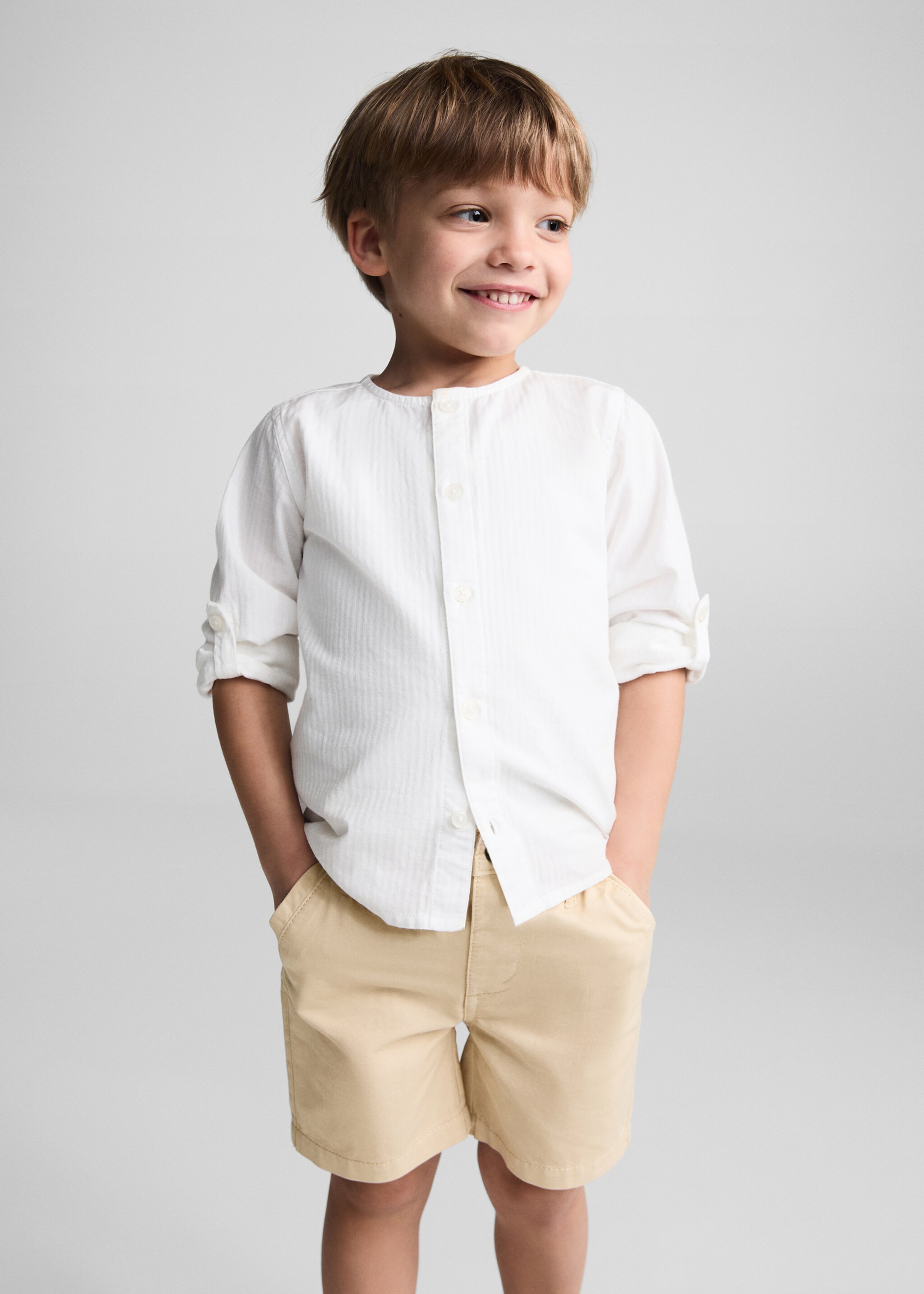 Bermudy chinosy slim fit z bawełny - Plan średni