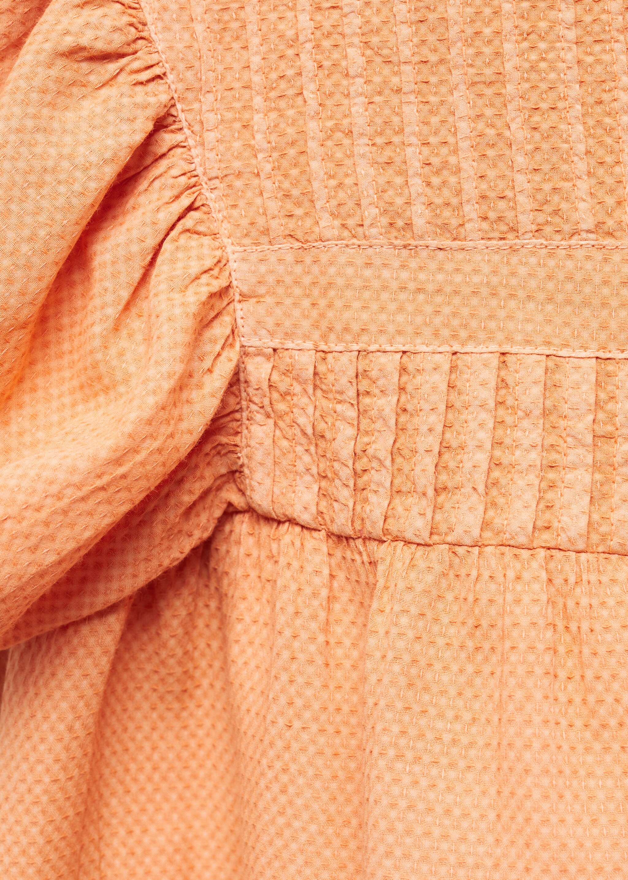 Vestido com folhos tingido com corante natural - Pormenor do artigo 8