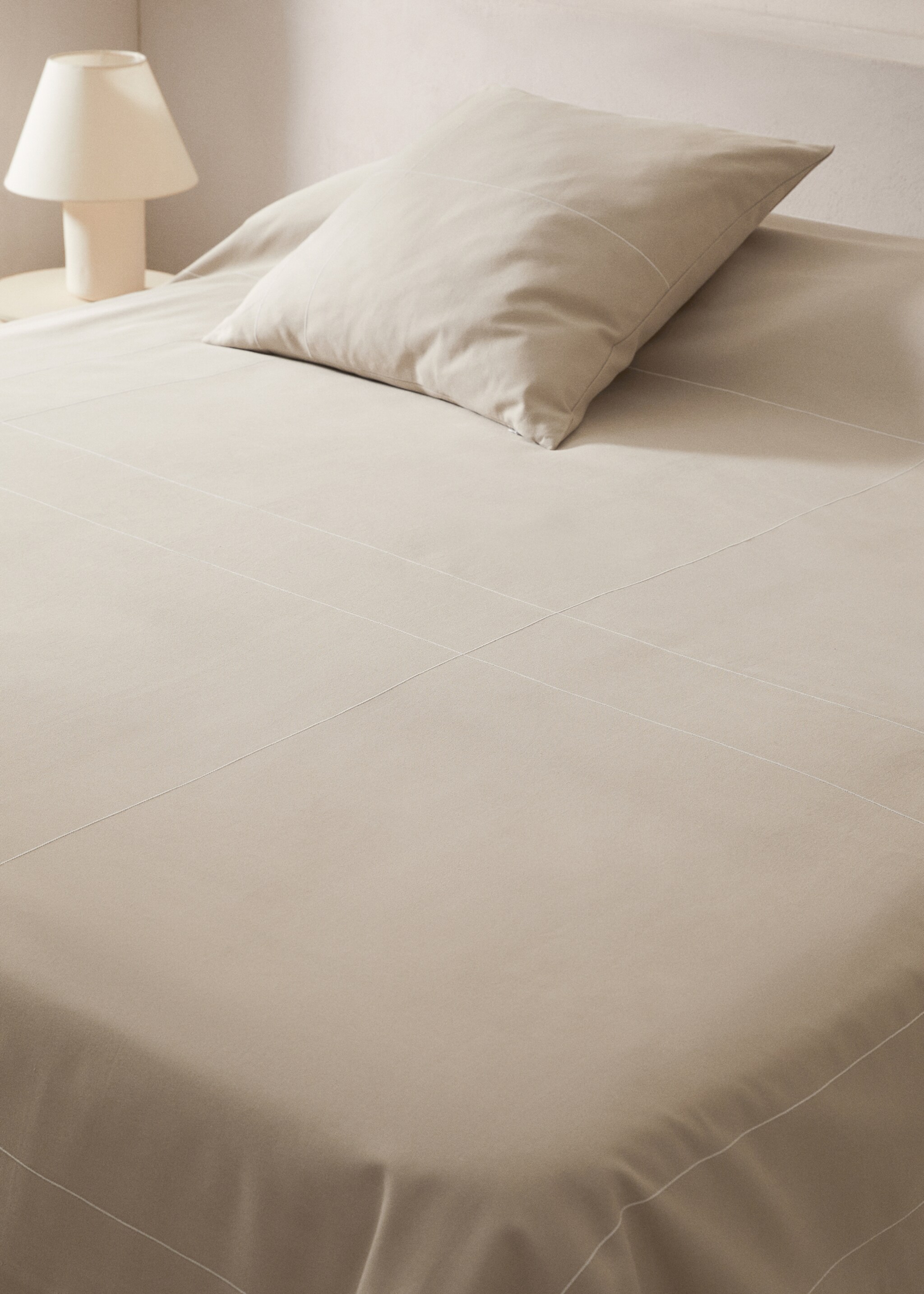 Cotton quilt with embroidered lines - Details of the article 8, Beige. Ref: 67086005-00.