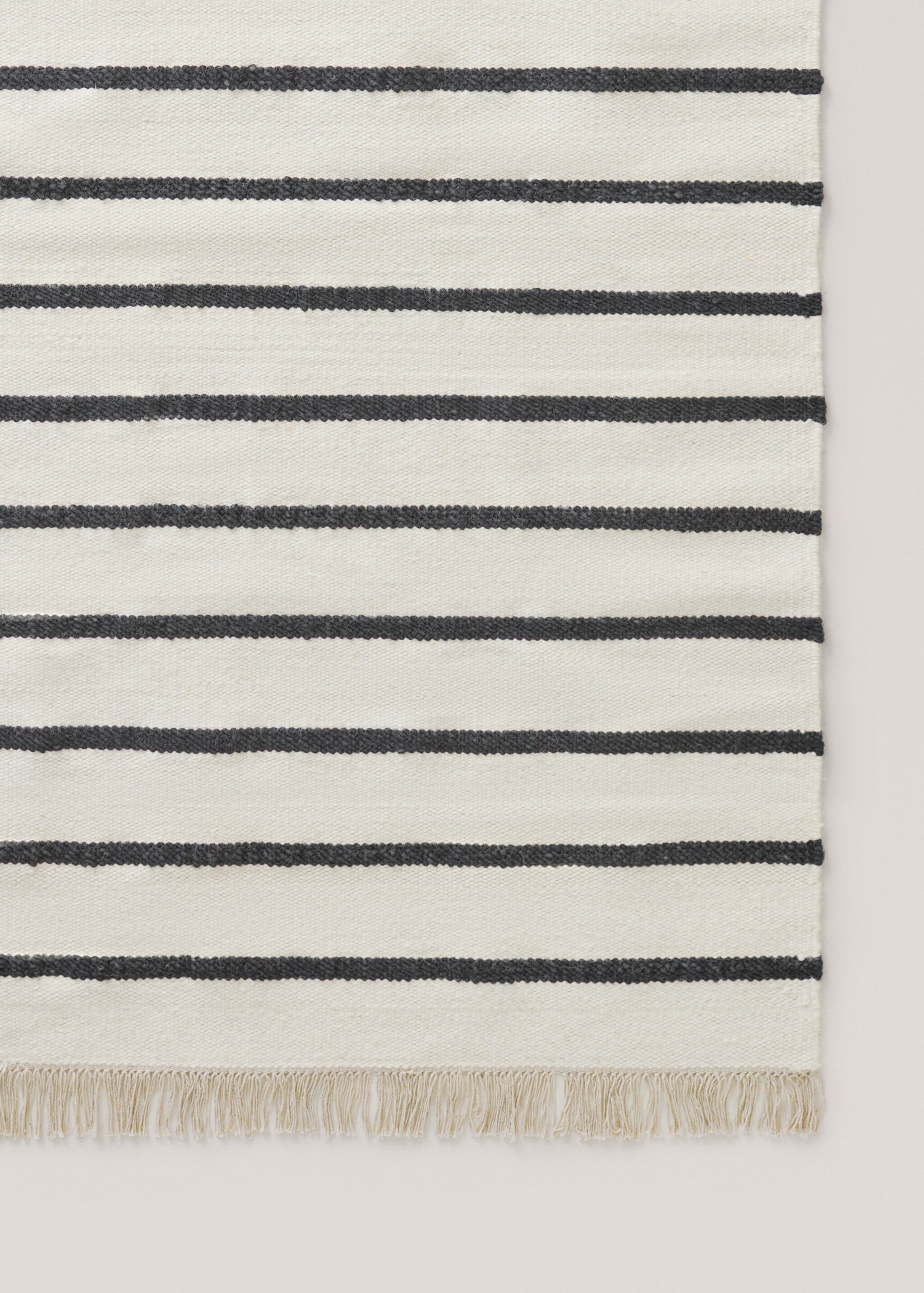 100% wool striped fringed rug - Details of the article 3, Charcoal. Ref: 67086026-00.
