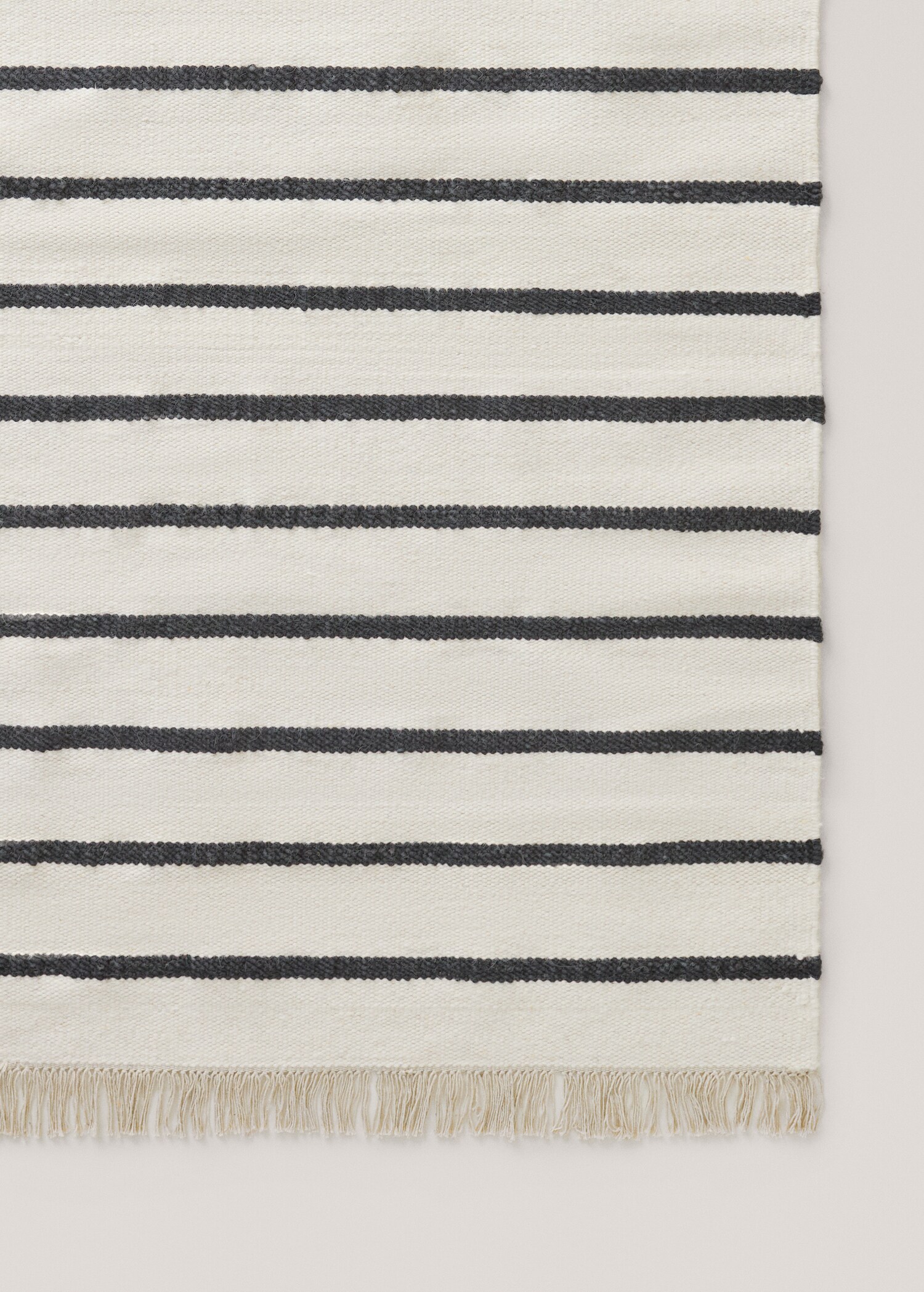 100% wool striped fringed rug - Details of the article 3
