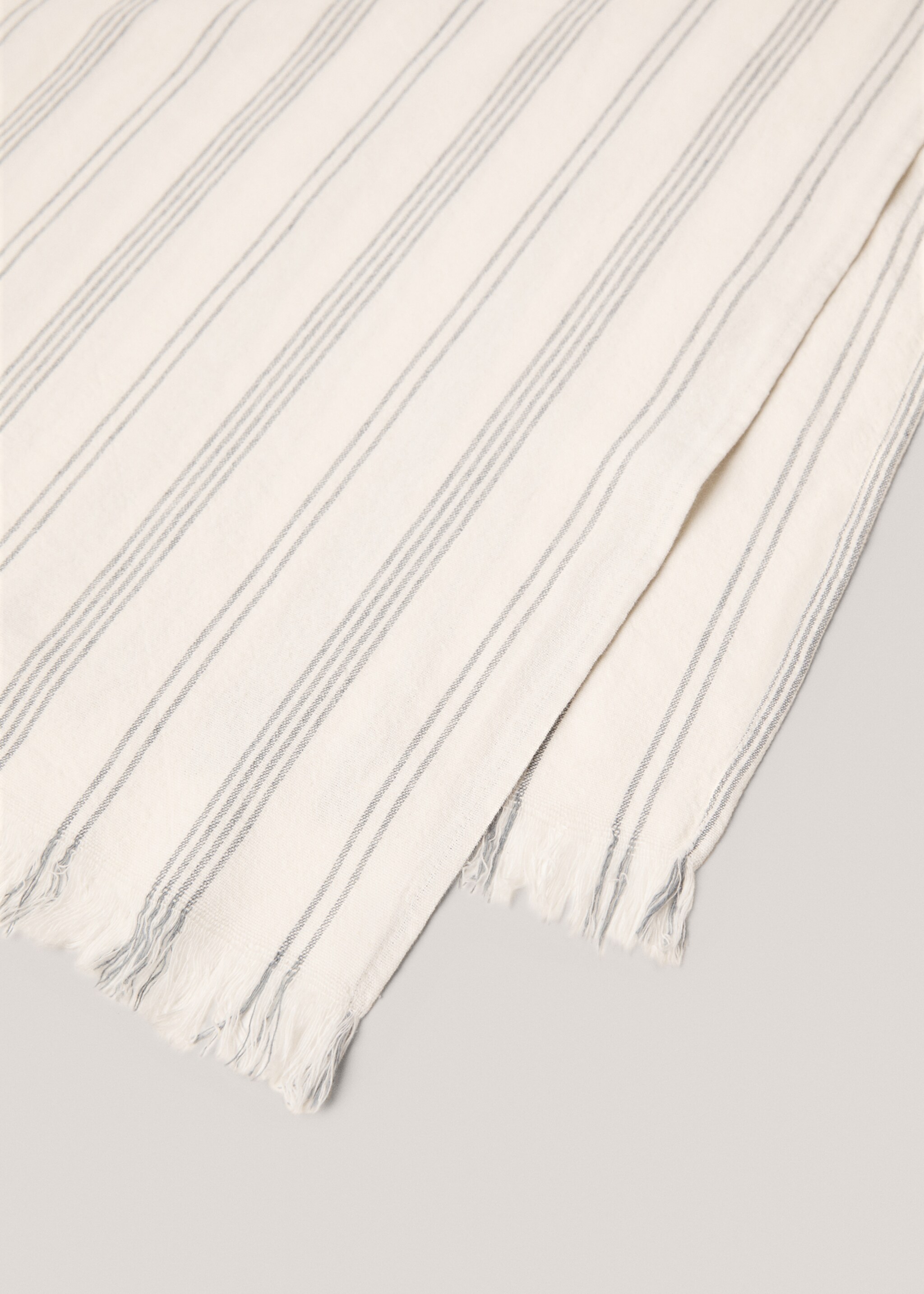 Stripe-printed beach sarong towel - Details of the article 2, Indigo Blue. Ref: 67086035-00.
