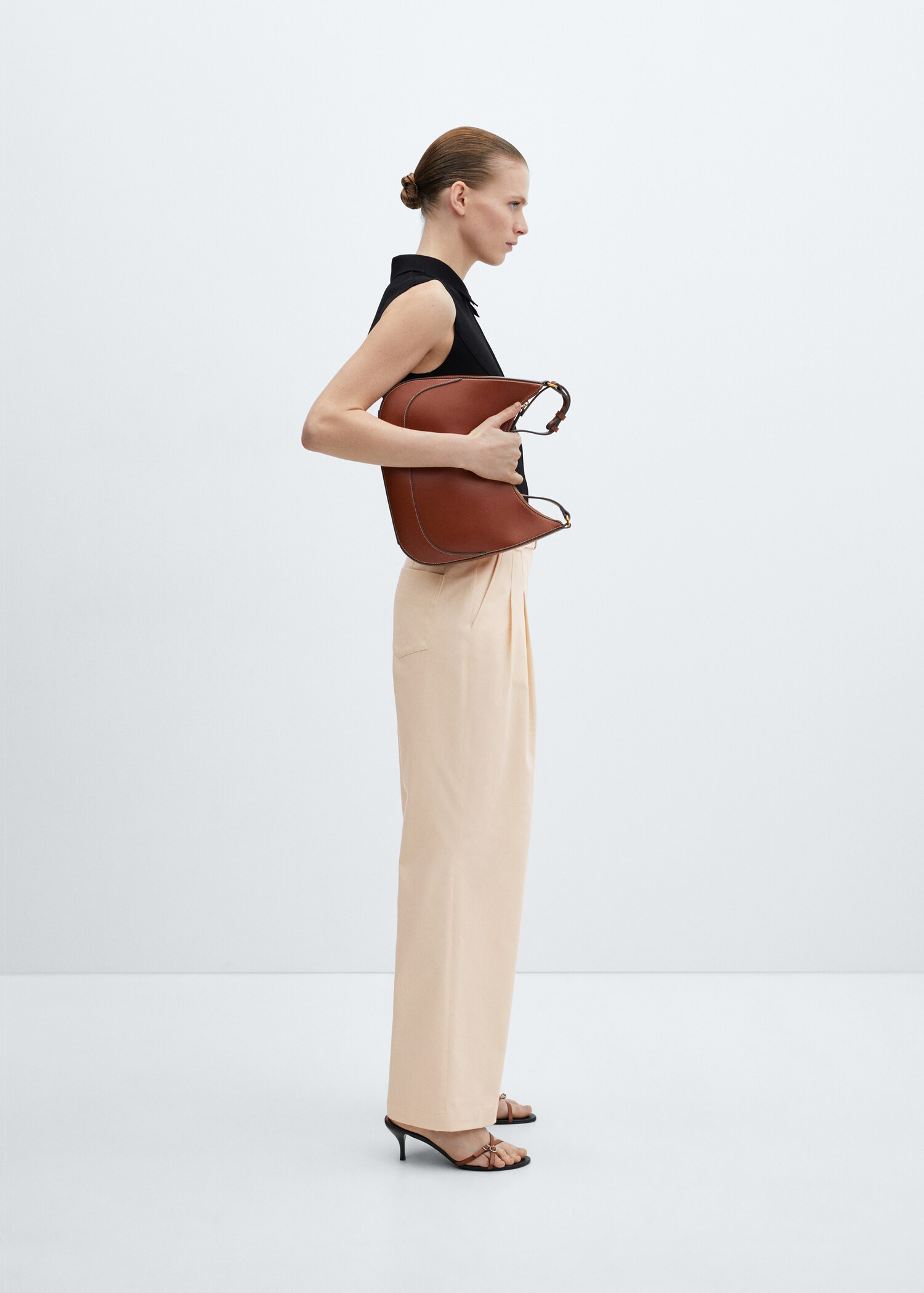 Trousers with belt loops - Details of the article 2