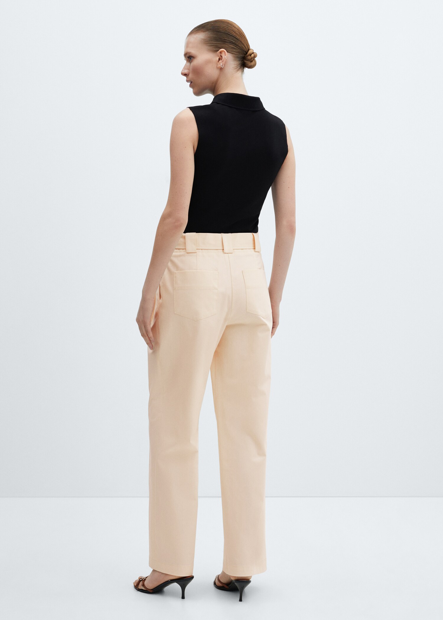 Trousers with belt loops - Reverse of the article