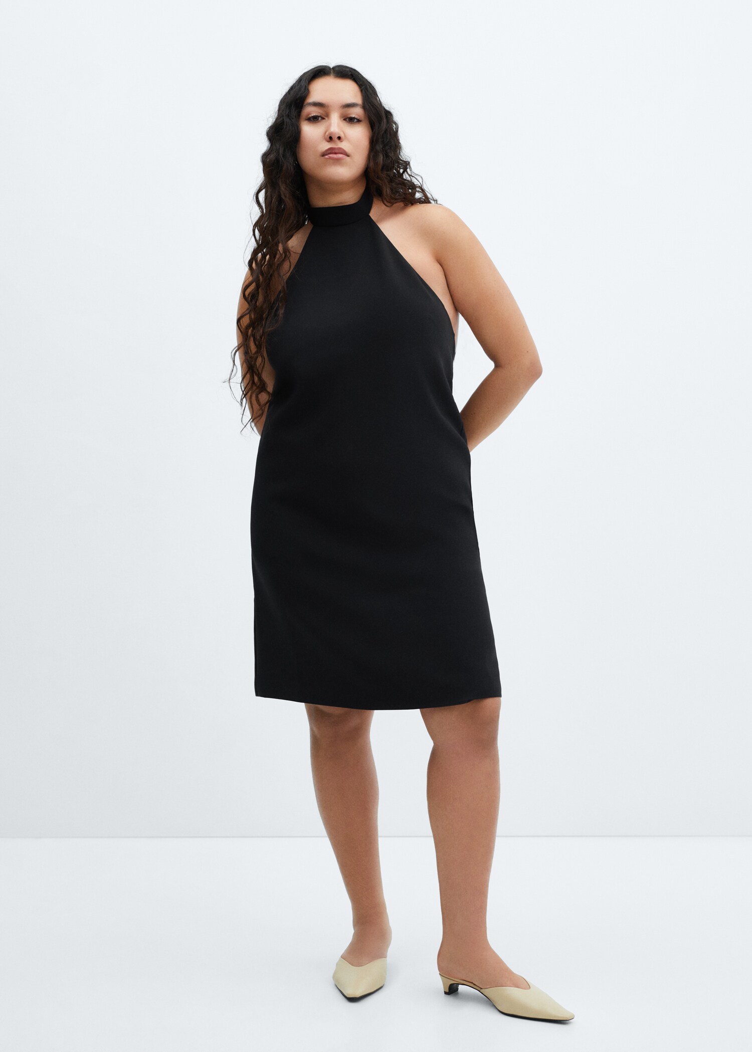 Halter-neck open-back dress - Details of the article 3
