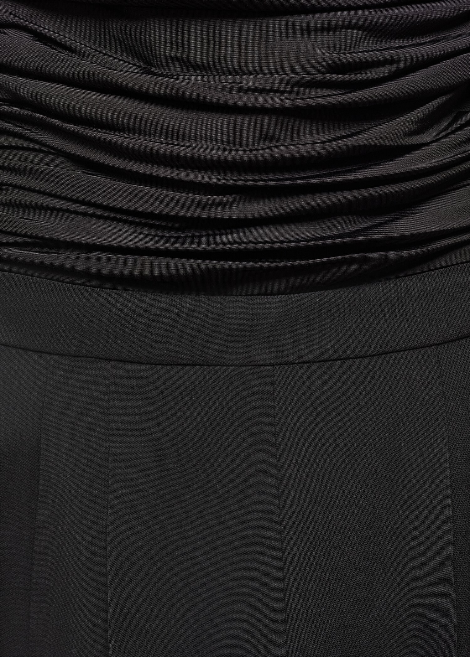 Schulterfreier Jumpsuit mit Raffdetail - Detail des Artikels 8