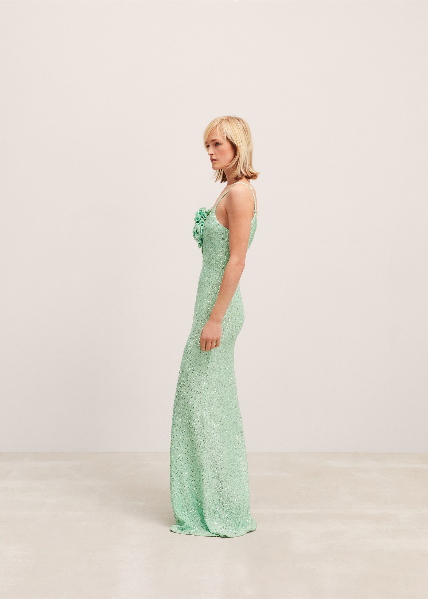 Sequined dress with flower detail - Details of the article 2