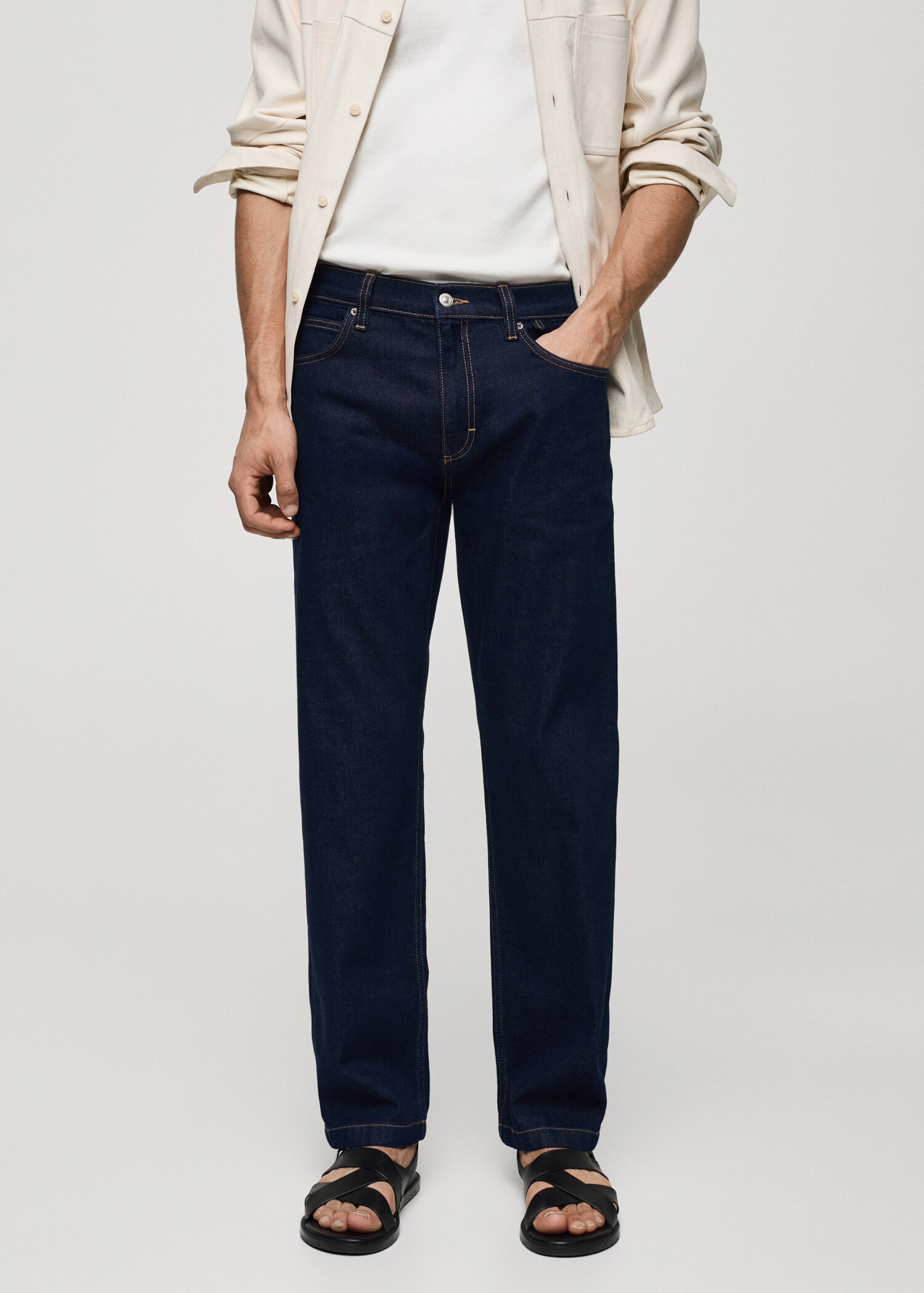 Jeans relaxed fit lavado oscuro - Plano medio
