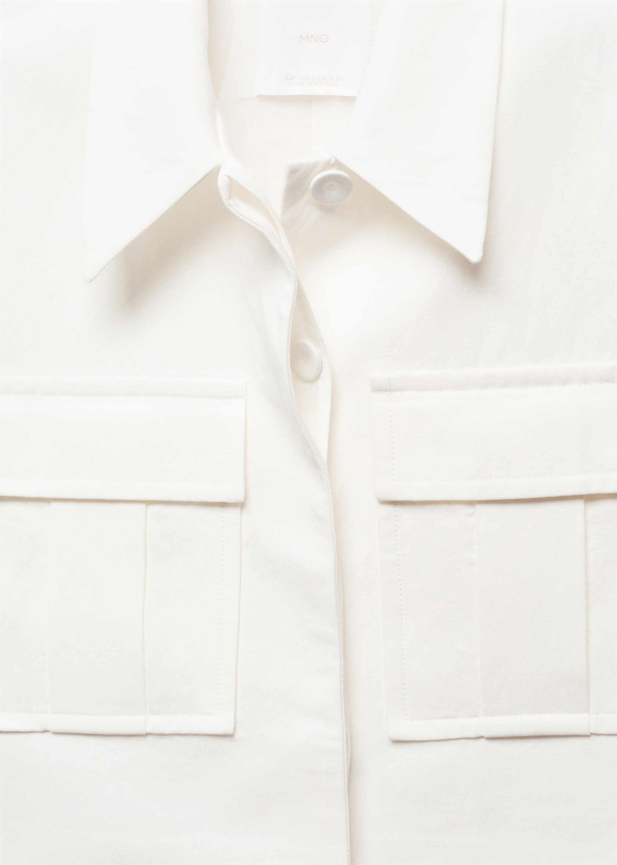 Cropped suit jacket with pockets - Details of the article 8