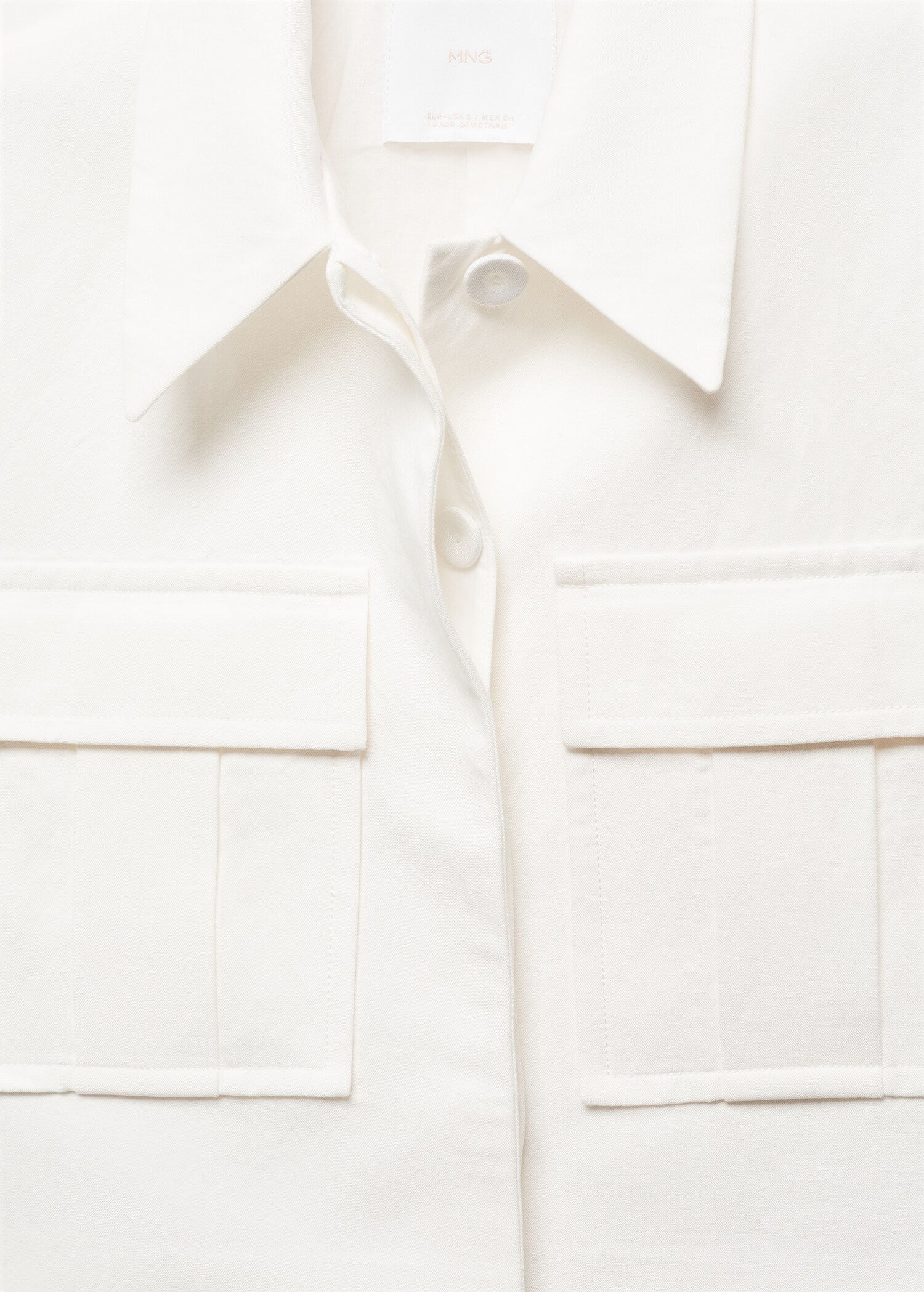 Cropped suit jacket with pockets - Details of the article 8