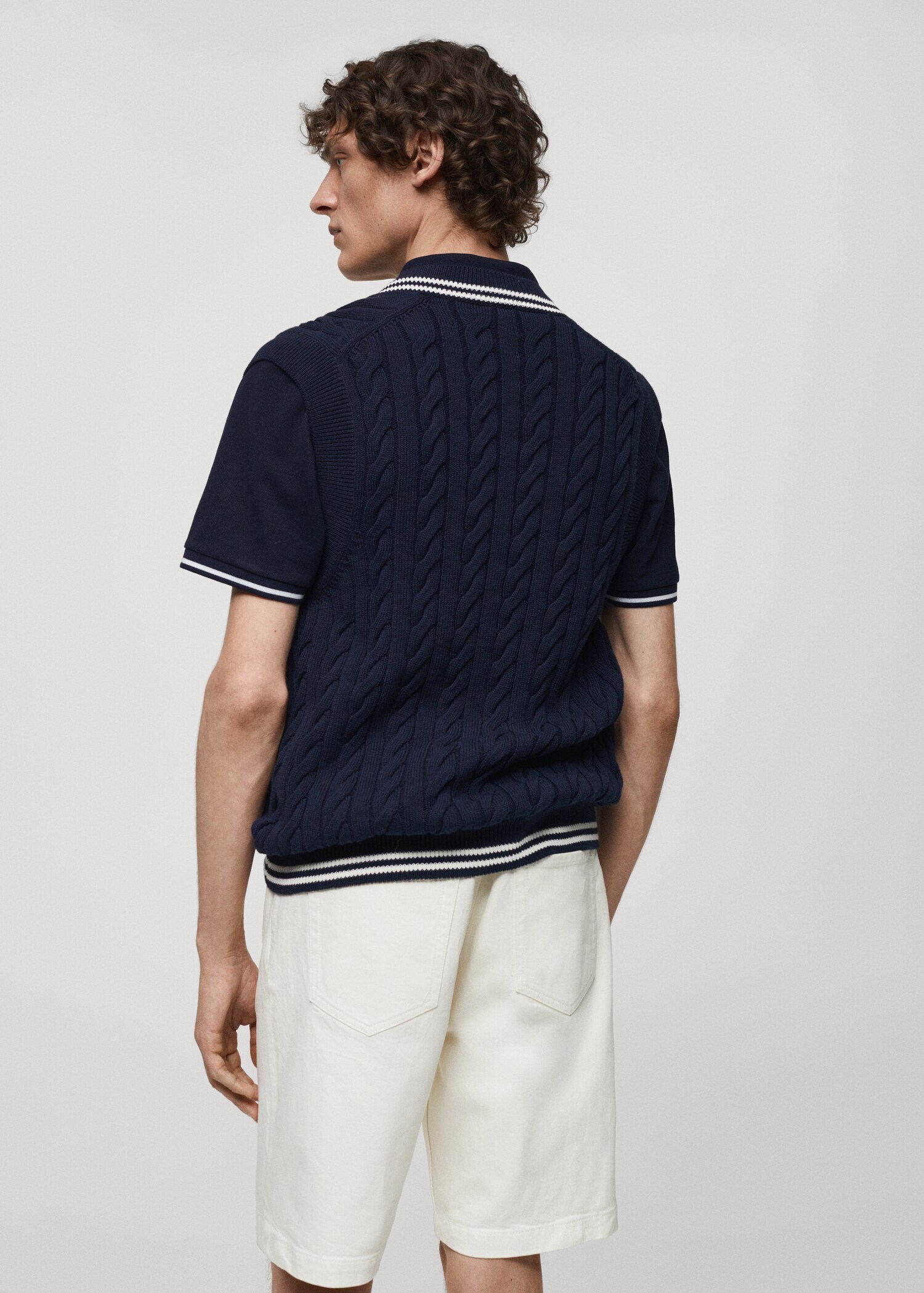 Braided-knit gilet - Reverse of the article