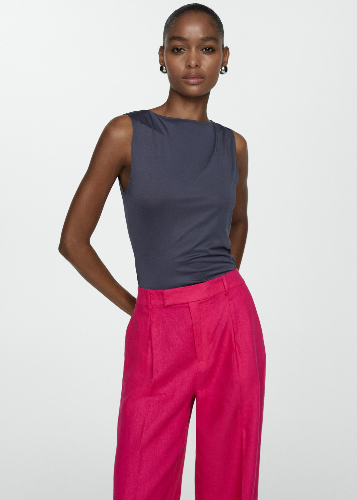 100% linen trousers with pleats - Details of the article 1