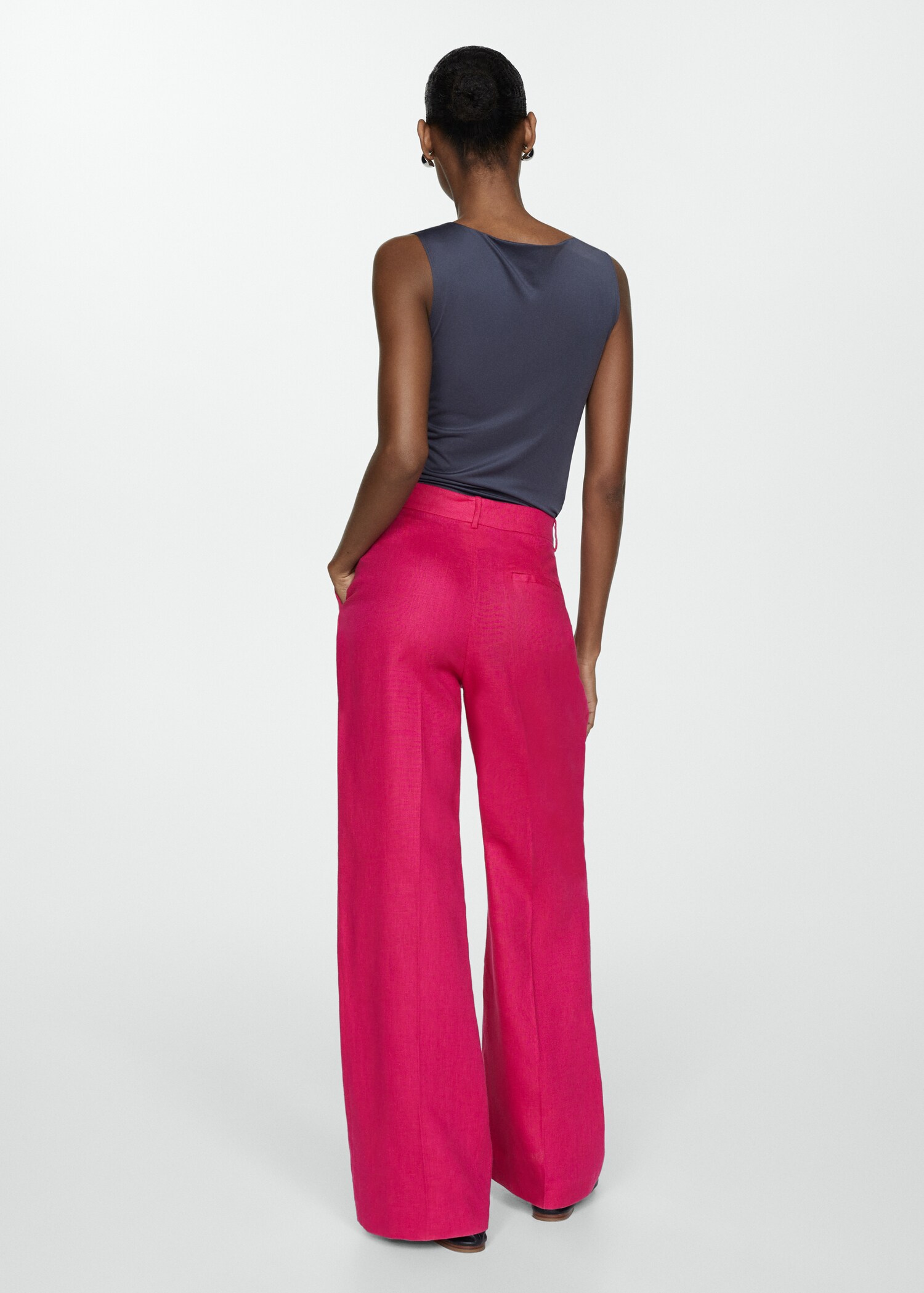 100% linen trousers with pleats - Reverse of the article
