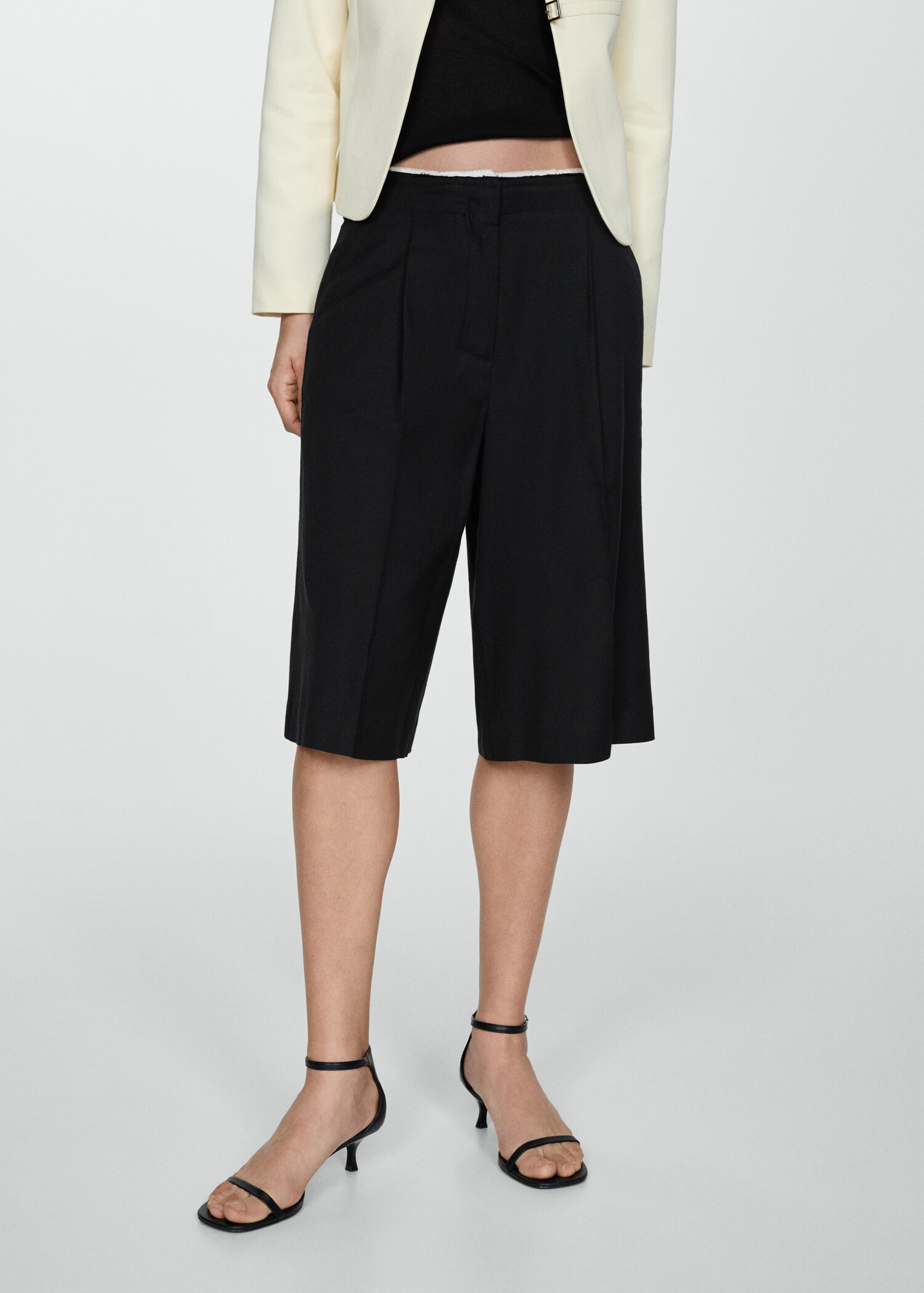 Bermuda shorts with contrast trim - Medium plane